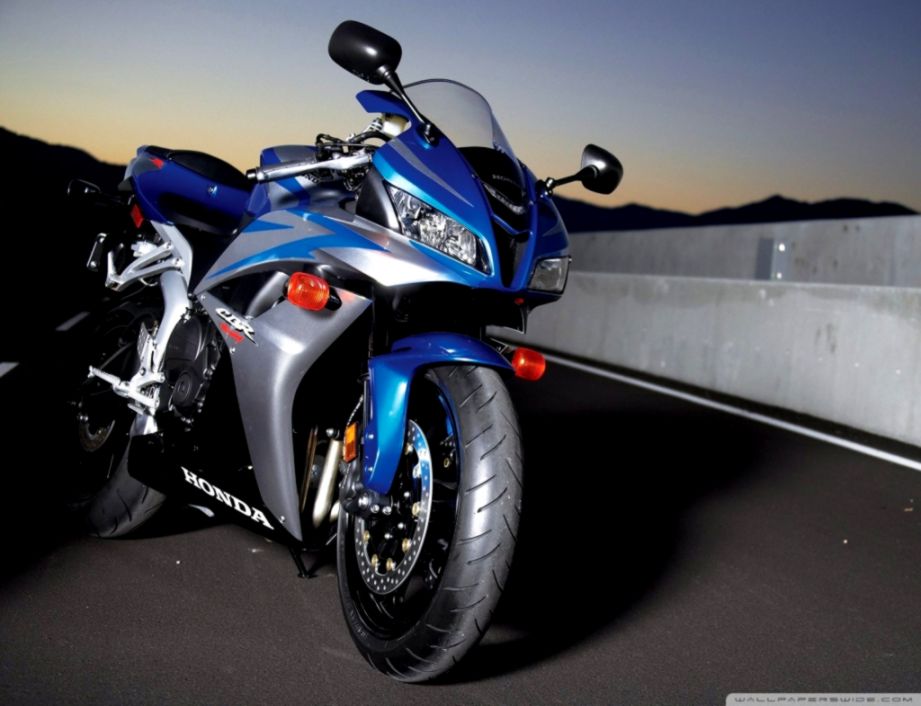 Cbr Bike Wallpaper - Cbr Bike , HD Wallpaper & Backgrounds