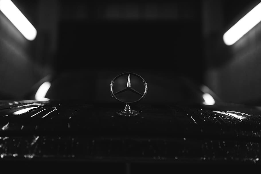 Selective Focus Photography Of Mercedes-benz Emblem, - Mercedes Logo Wallpapers 4k , HD Wallpaper & Backgrounds