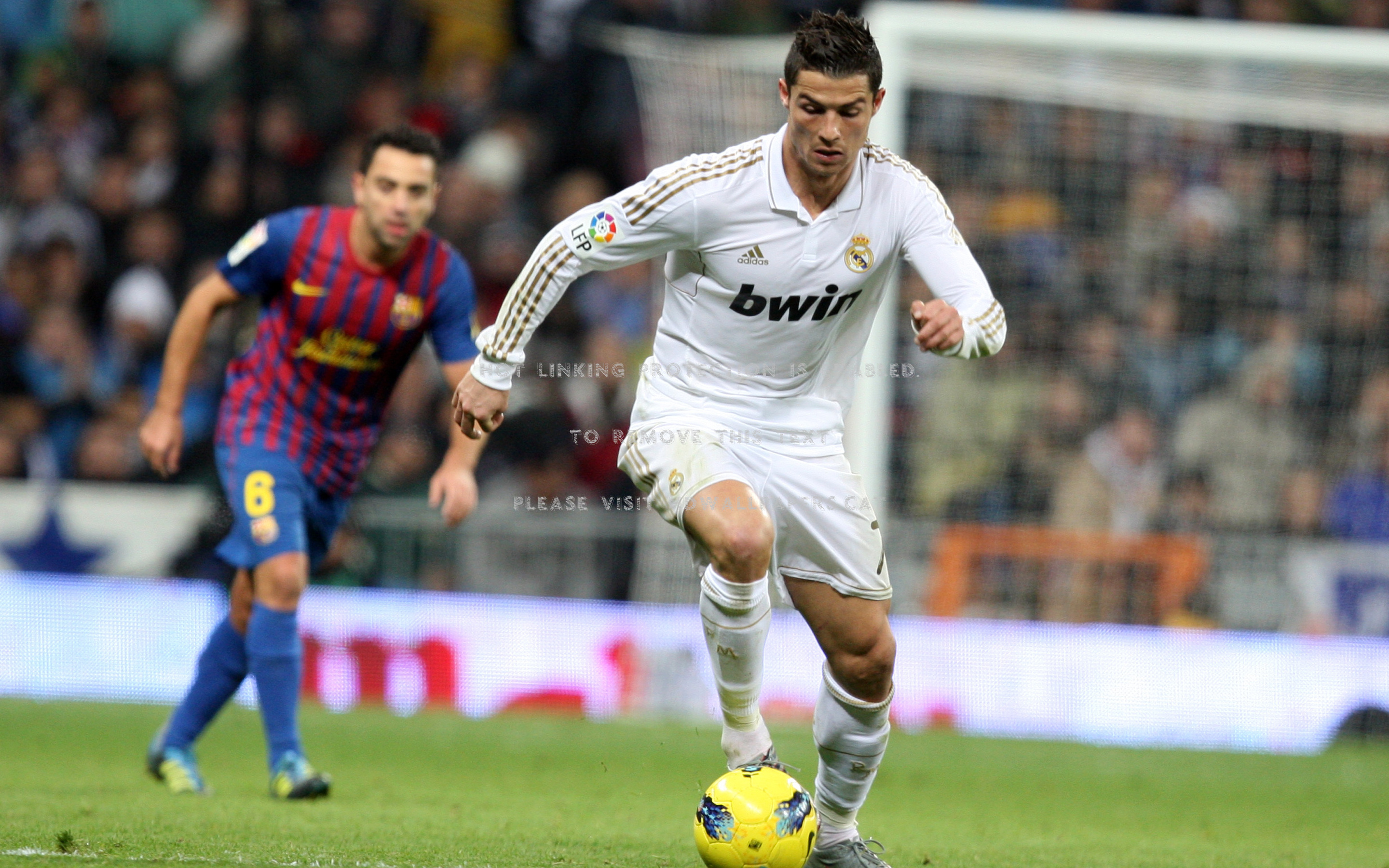 Ronaldo Playing Football , HD Wallpaper & Backgrounds