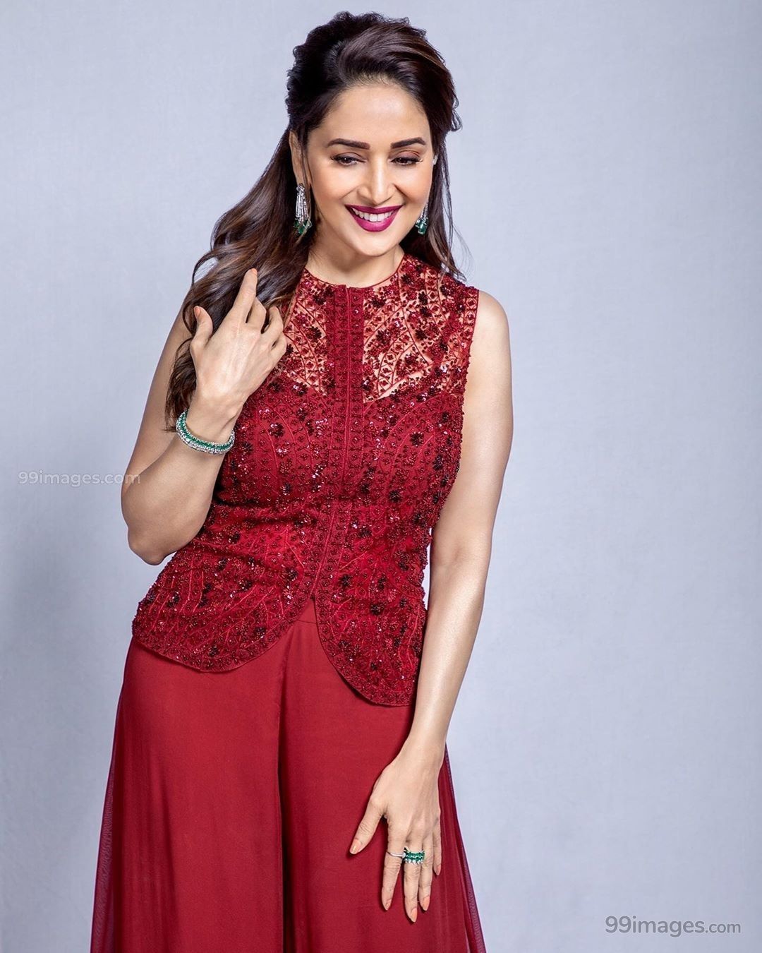 Madhuri Dixit 2 Red Dress , HD Wallpaper & Backgrounds