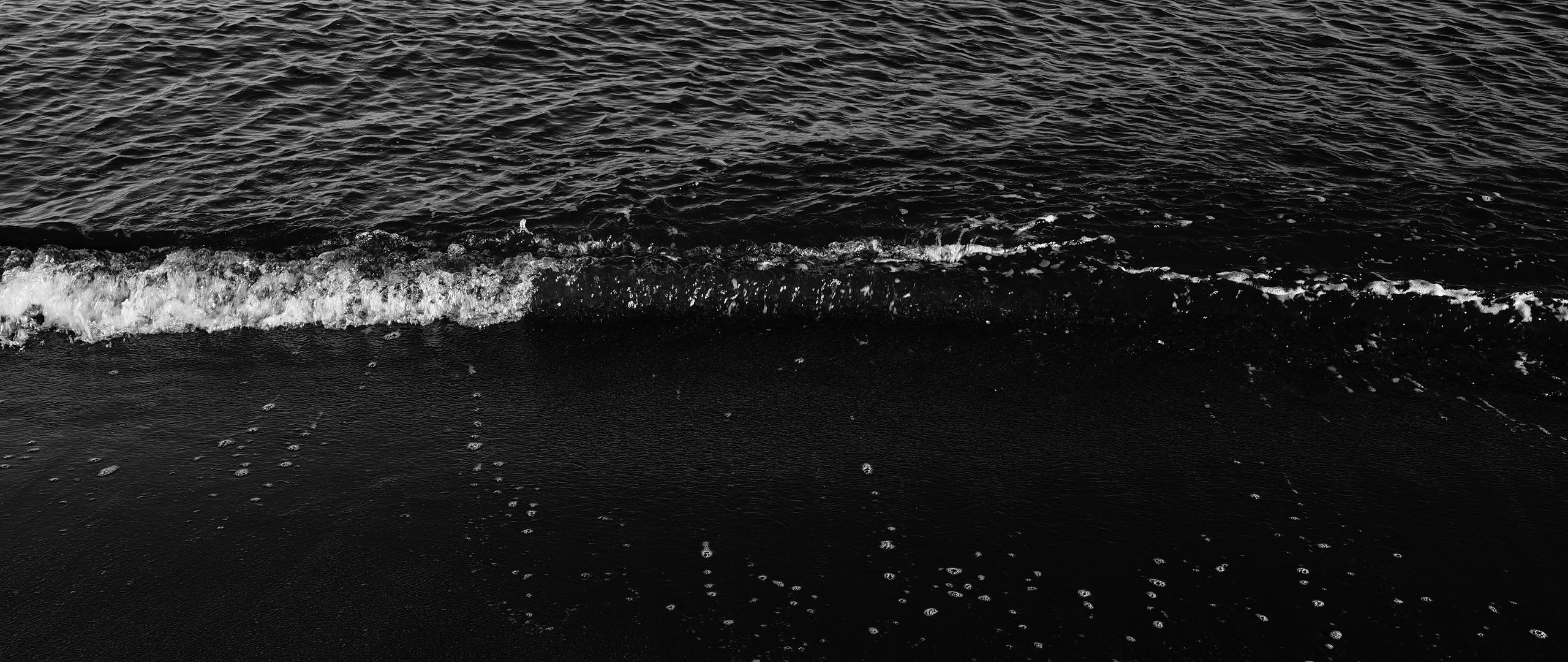 Wallpaper Beach, Waves, Bw, Sea, Dark - Dark Beach Wallpaper 4k , HD Wallpaper & Backgrounds