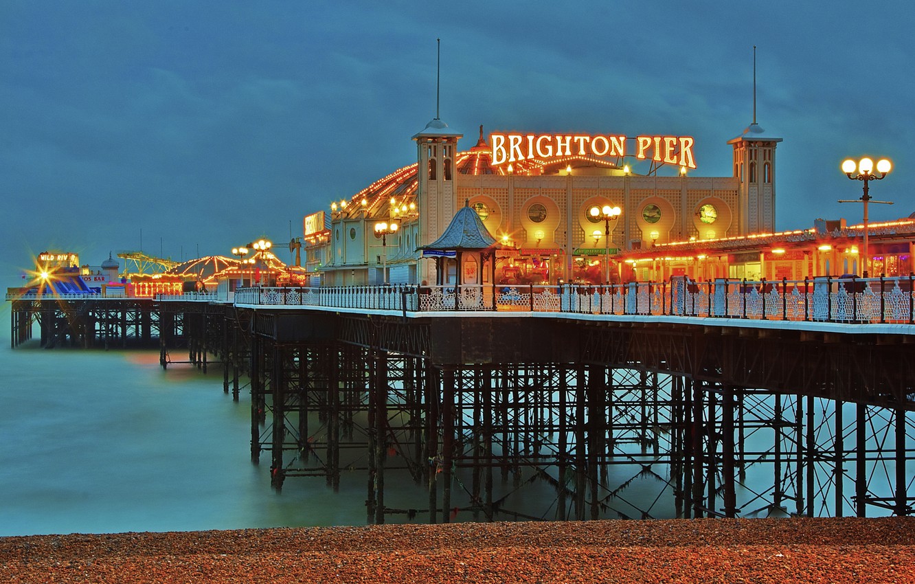 Photo Wallpaper Beach, Lights, England, The Evening, - Brighton Palace Pier , HD Wallpaper & Backgrounds