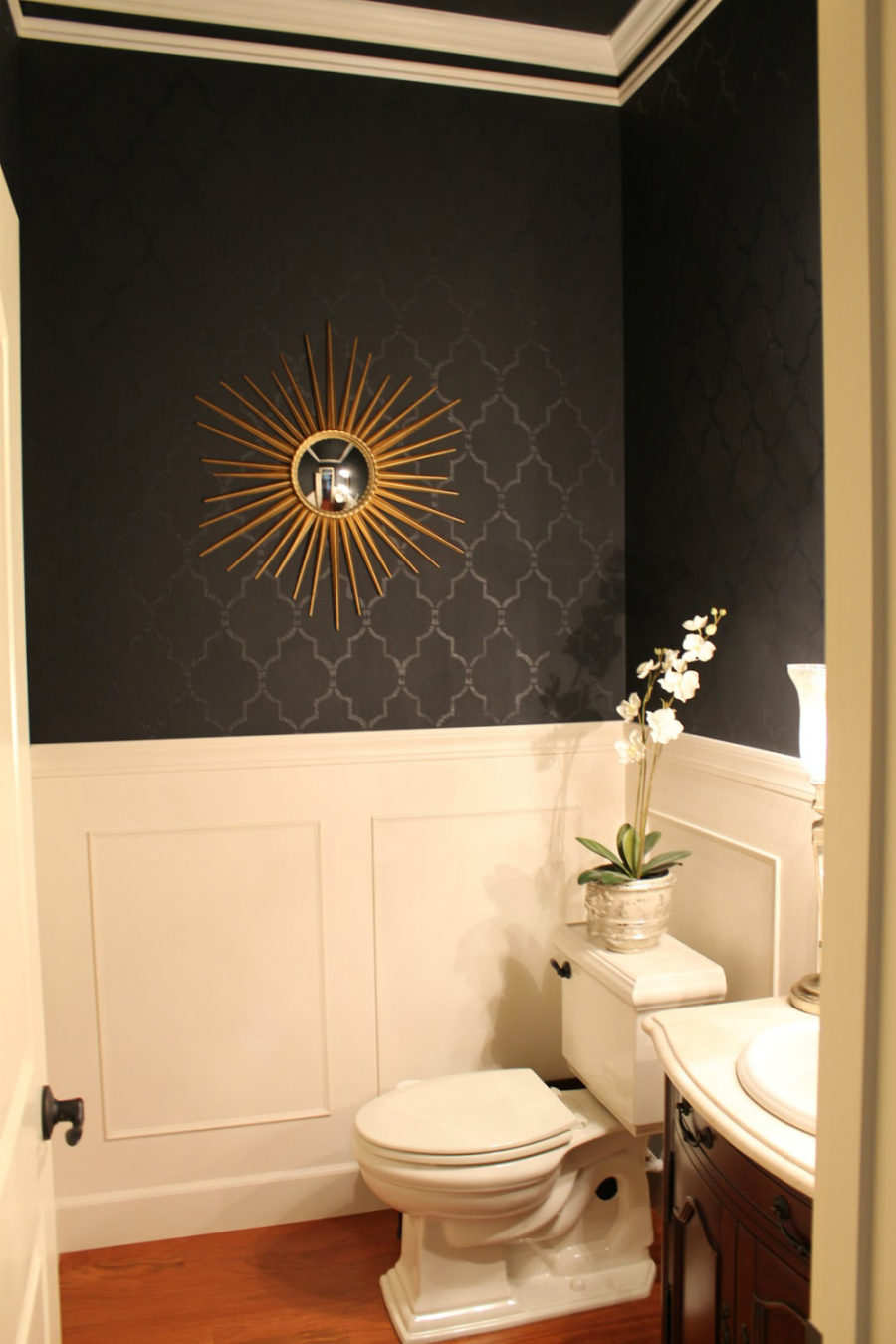Black Powder Room - Dark Wallpaper In Powder Room , HD Wallpaper & Backgrounds