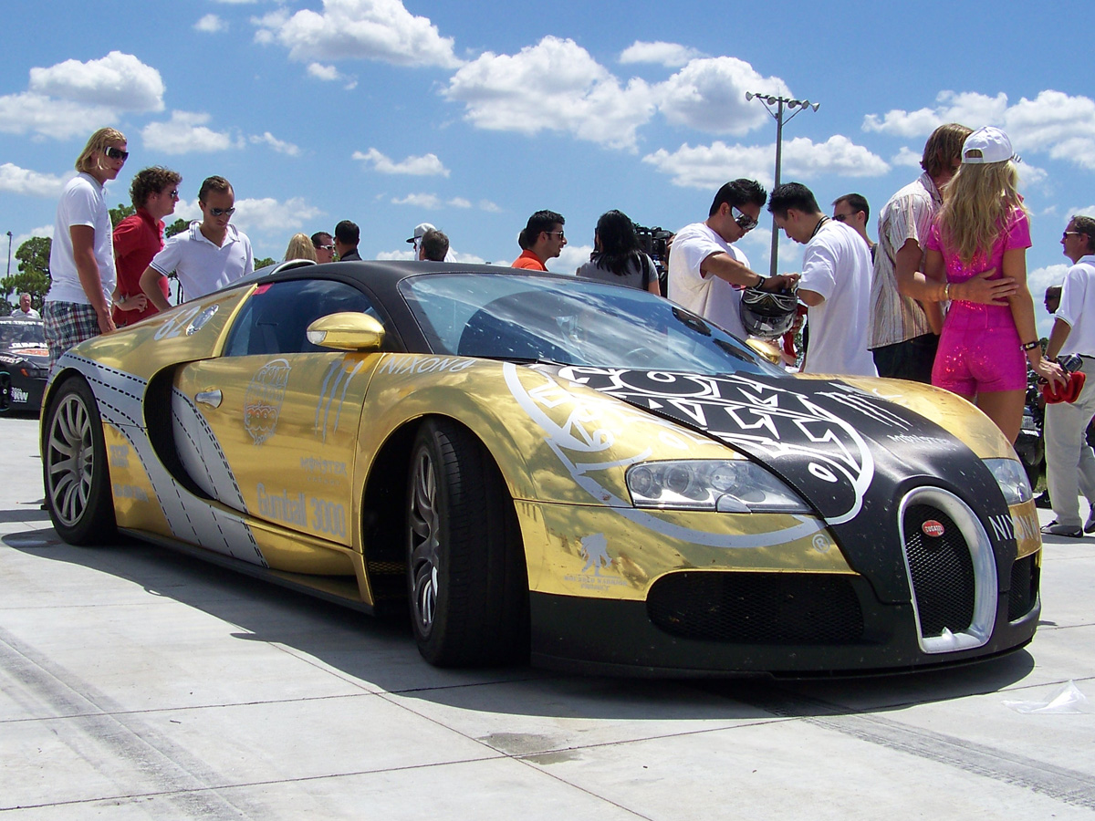 Cool Gold Cars Wallpapers - Gold Cool Bugatti Car , HD Wallpaper & Backgrounds
