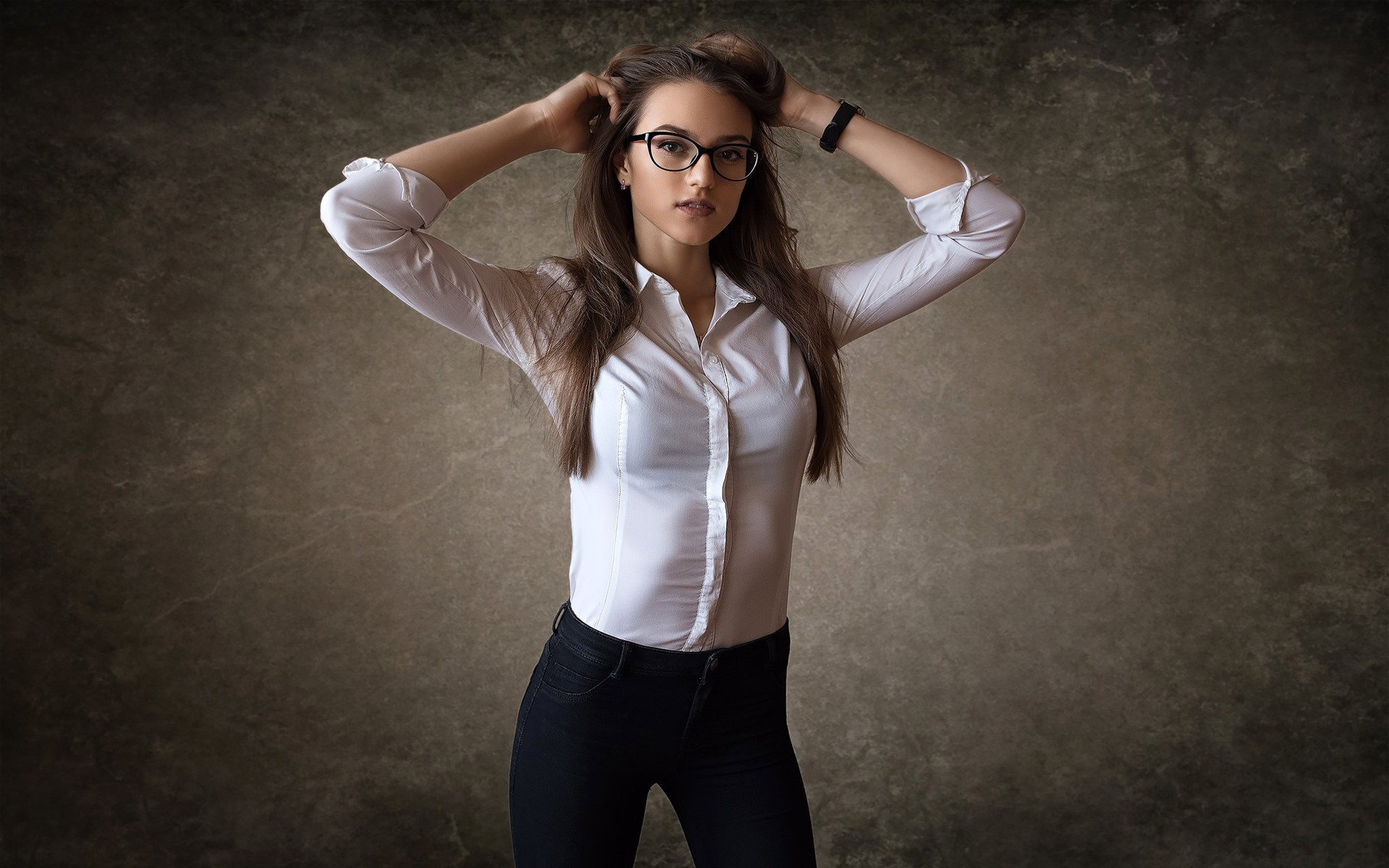 Wallpaper Glasses Girl, Brown Hair, Shirt, Jeans - Jeans Model Back Ground , HD Wallpaper & Backgrounds