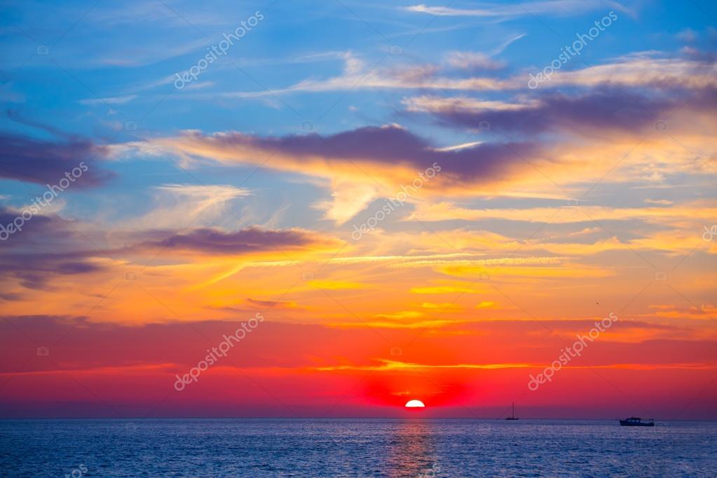 Ibiza San Antonio Magic Sunset Red Sky Clouds Stock - Auringonlasku Los Angeles , HD Wallpaper & Backgrounds