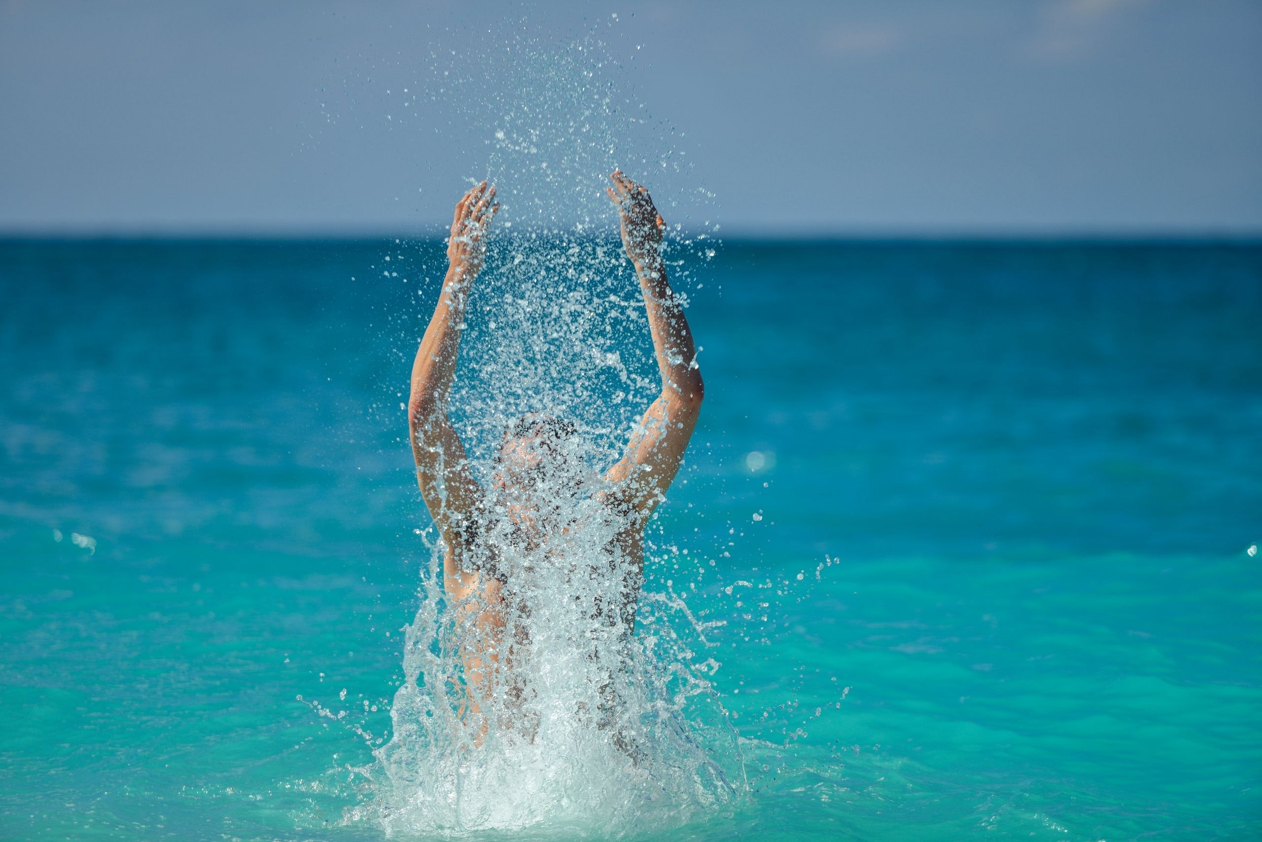 Funny Pic Person Splashing In Ocean , HD Wallpaper & Backgrounds
