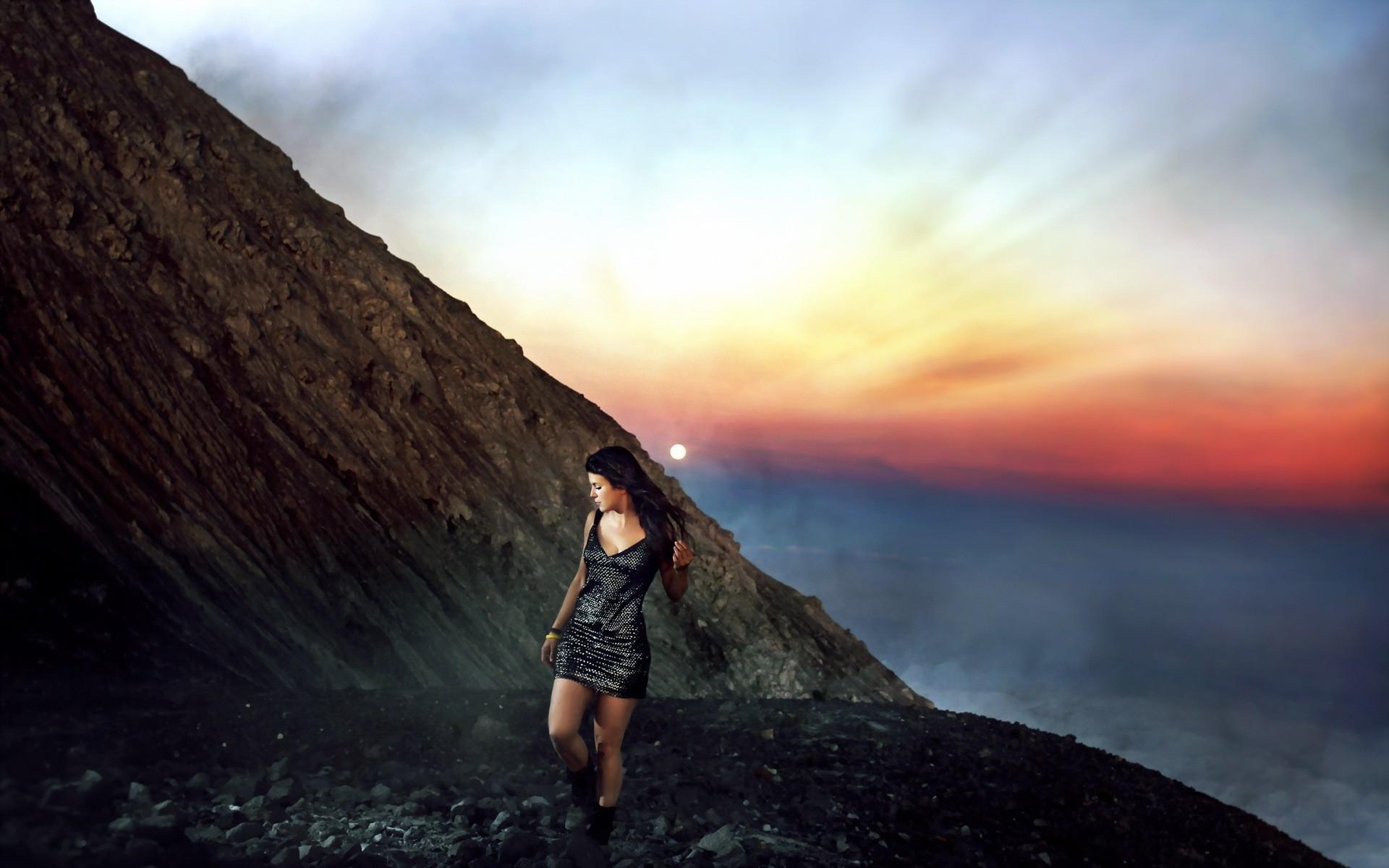Gadis, Pegunungan, Berjalan - Вид На Горы Для Фотошопа , HD Wallpaper & Backgrounds