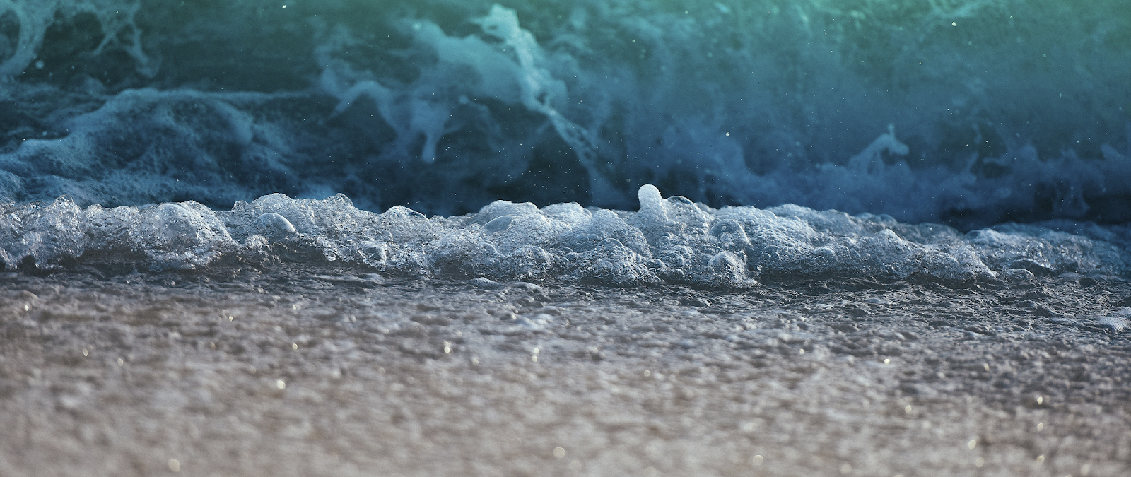 Ultra Wide Desktop Wallpaper - Sea Waves In Maldives , HD Wallpaper & Backgrounds