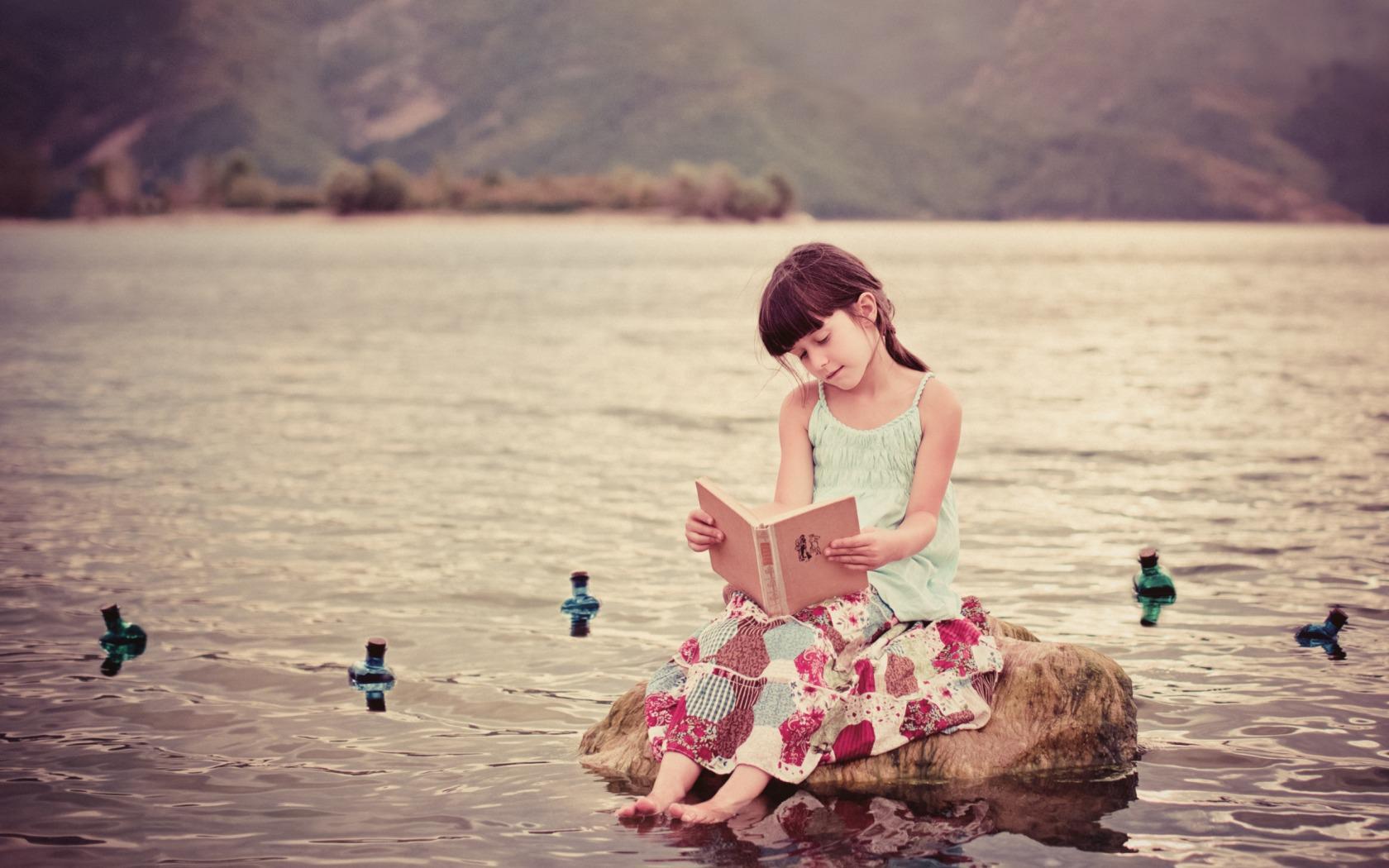 Cute Girl Reading Book , HD Wallpaper & Backgrounds