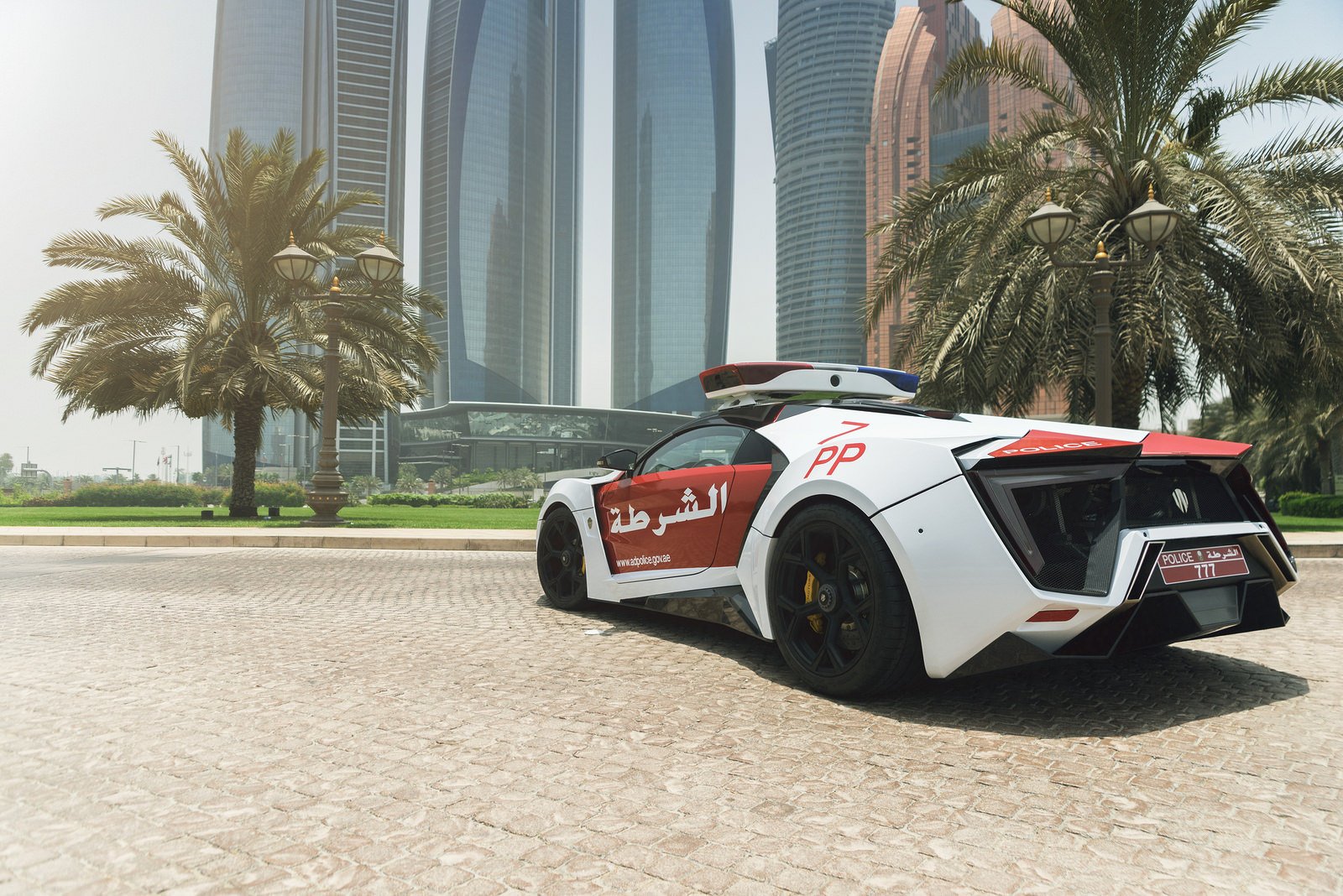 Lykan Hypersport Wallpaper And Background Image - Lykan Hypersport Police Abu Dhabi , HD Wallpaper & Backgrounds