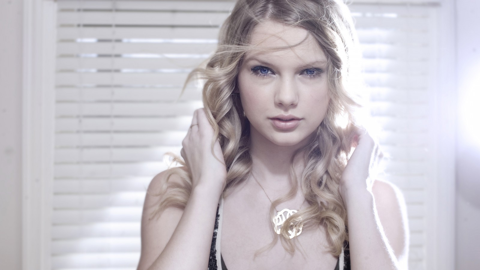 Taylor Swift Young Hd Hot , HD Wallpaper & Backgrounds