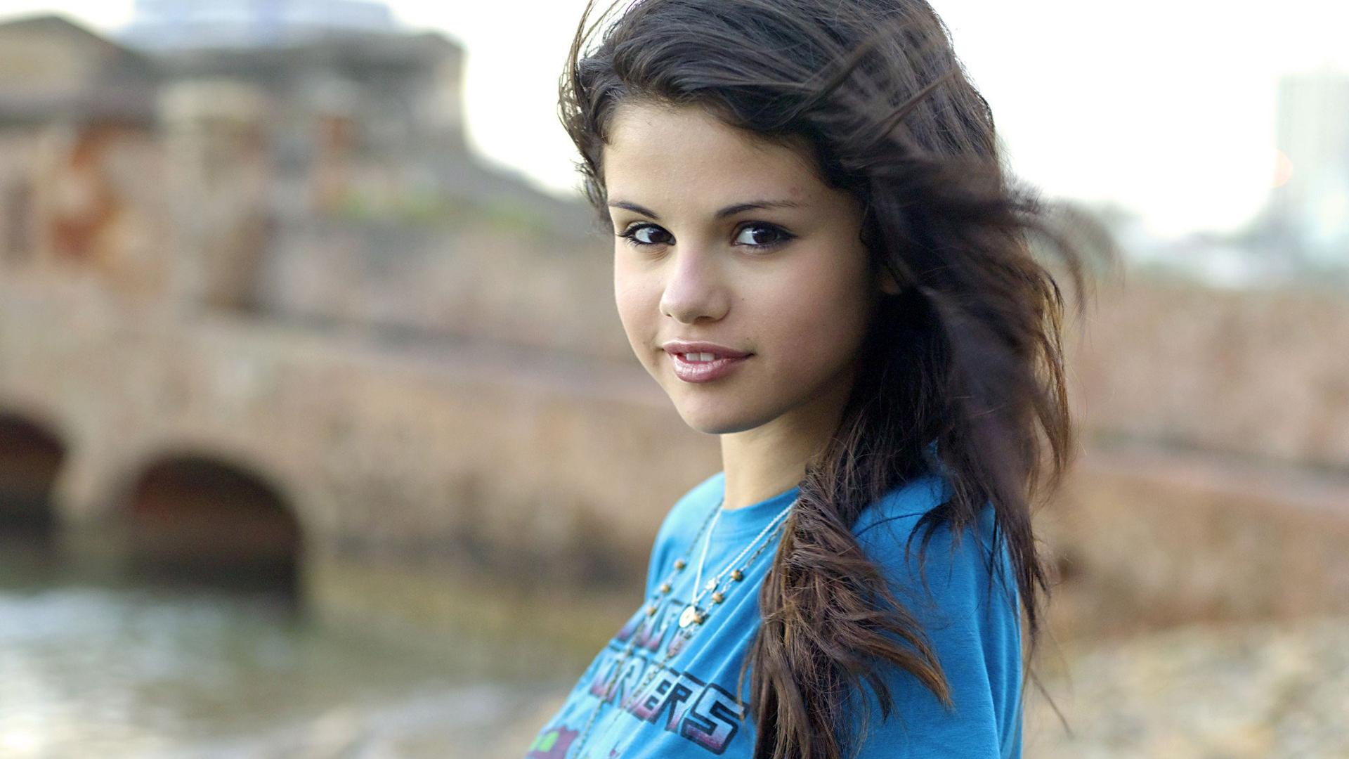 Cute - Selena Gomez , HD Wallpaper & Backgrounds