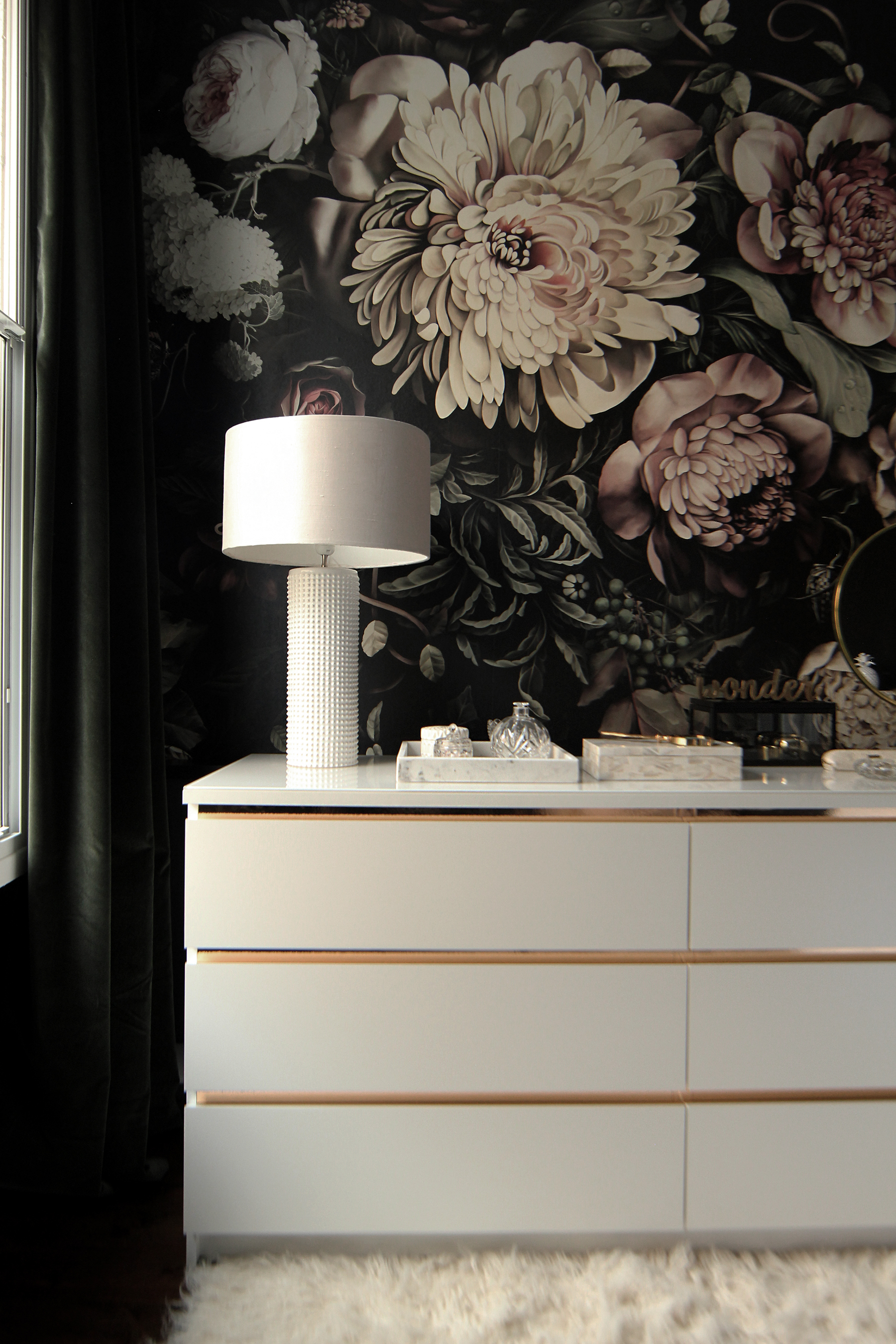 Preciously Me Blog - Black Floral Wallpaper Room , HD Wallpaper & Backgrounds