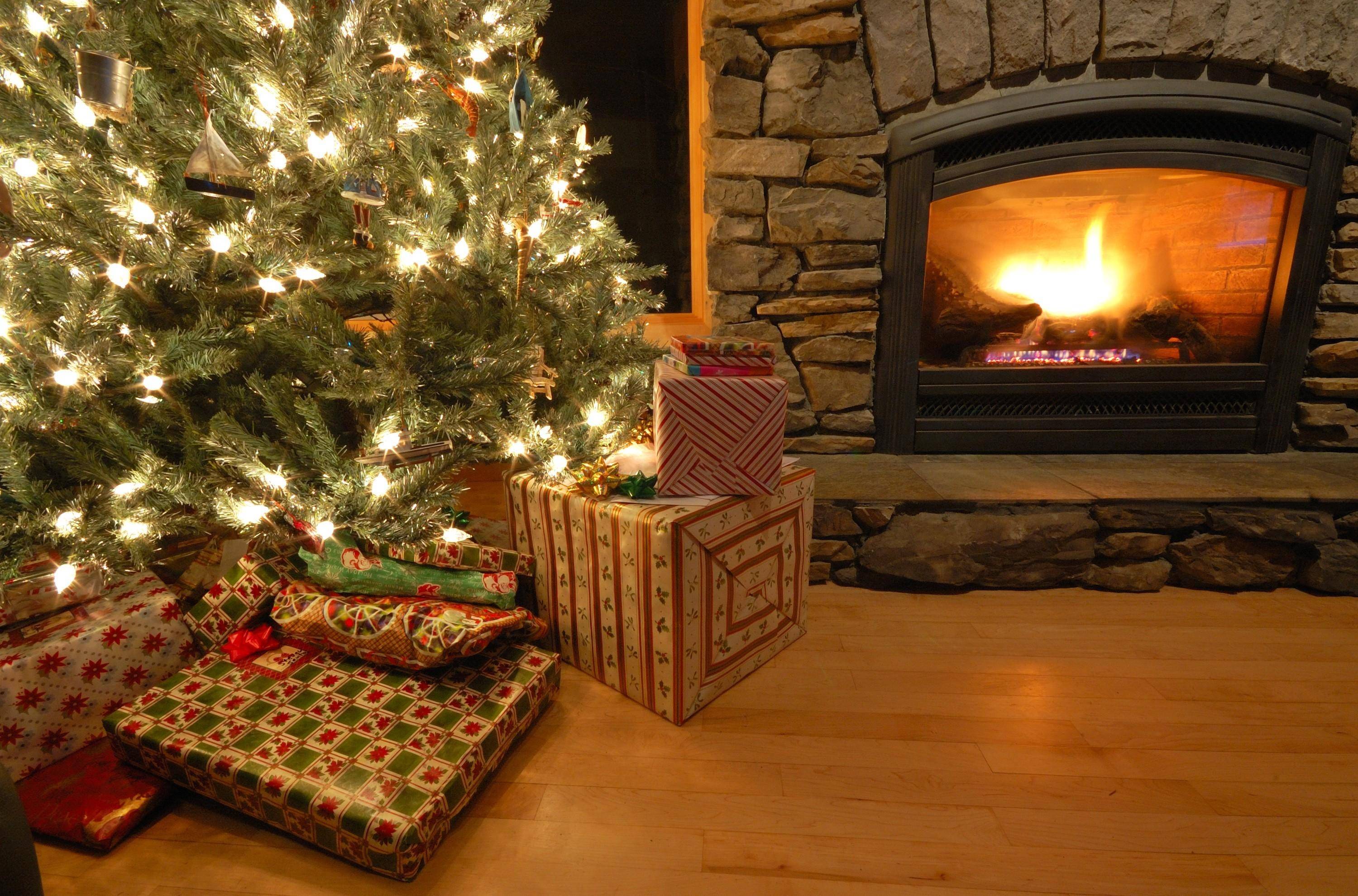 Christmas Fireplace Live Wallpaper - Fireplace And Christmas Tree Background , HD Wallpaper & Backgrounds