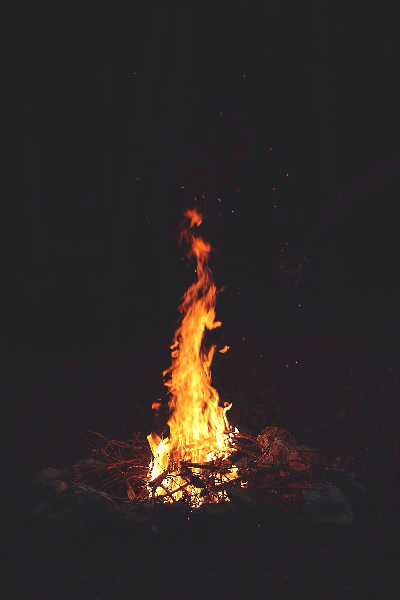 I N S T A G R A M @emilymohsie Bonfires, Campfires, - Campfire Wallpaper For Iphone , HD Wallpaper & Backgrounds