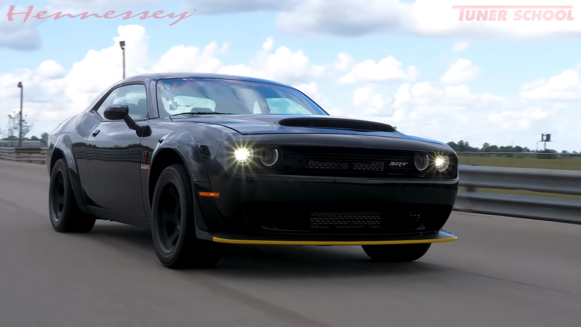 Додж Челленджер демон 1200hp