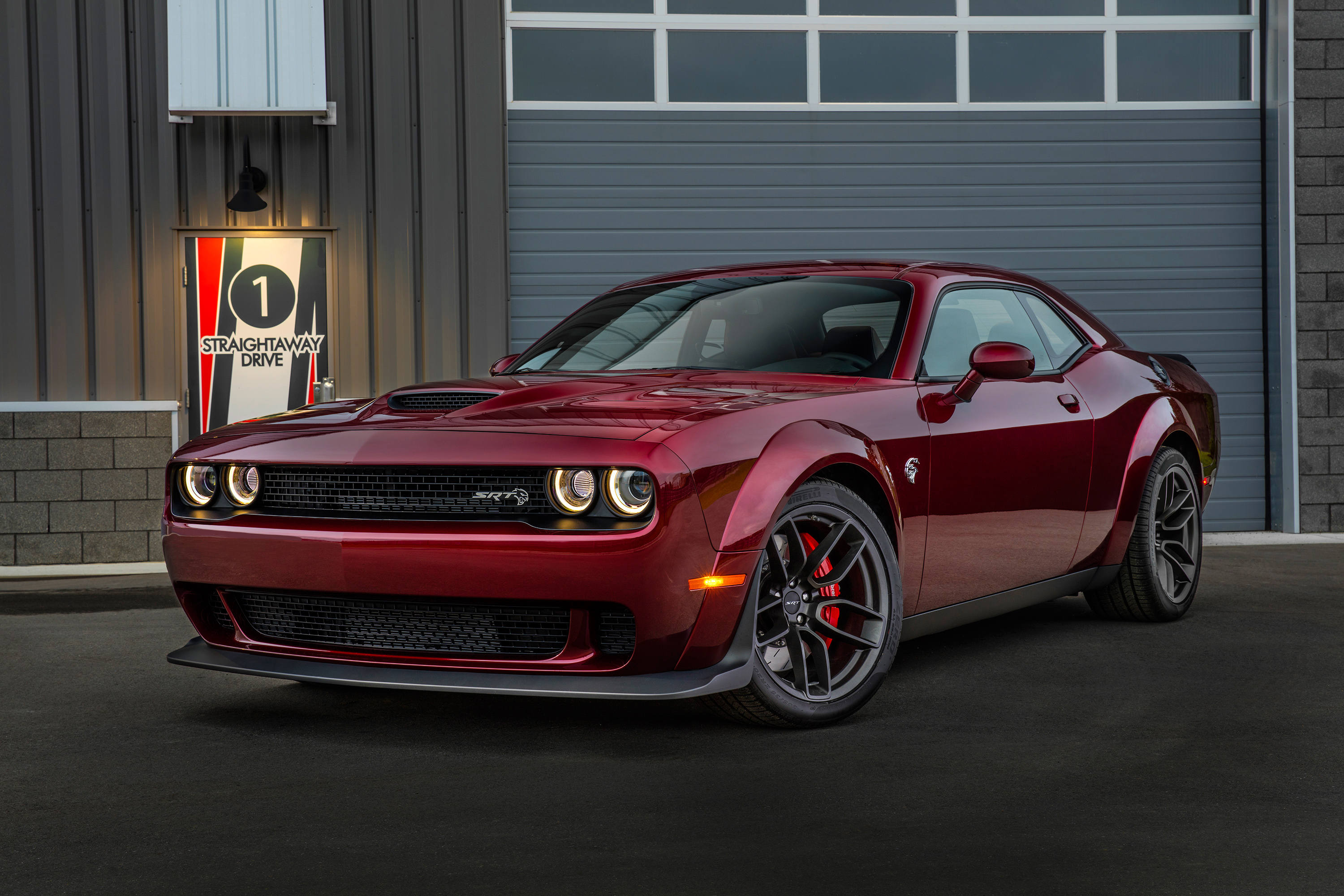 Dodge Challenger Srt Hd Wallpaper - Challenger Hellcat 2018 , HD Wallpaper & Backgrounds