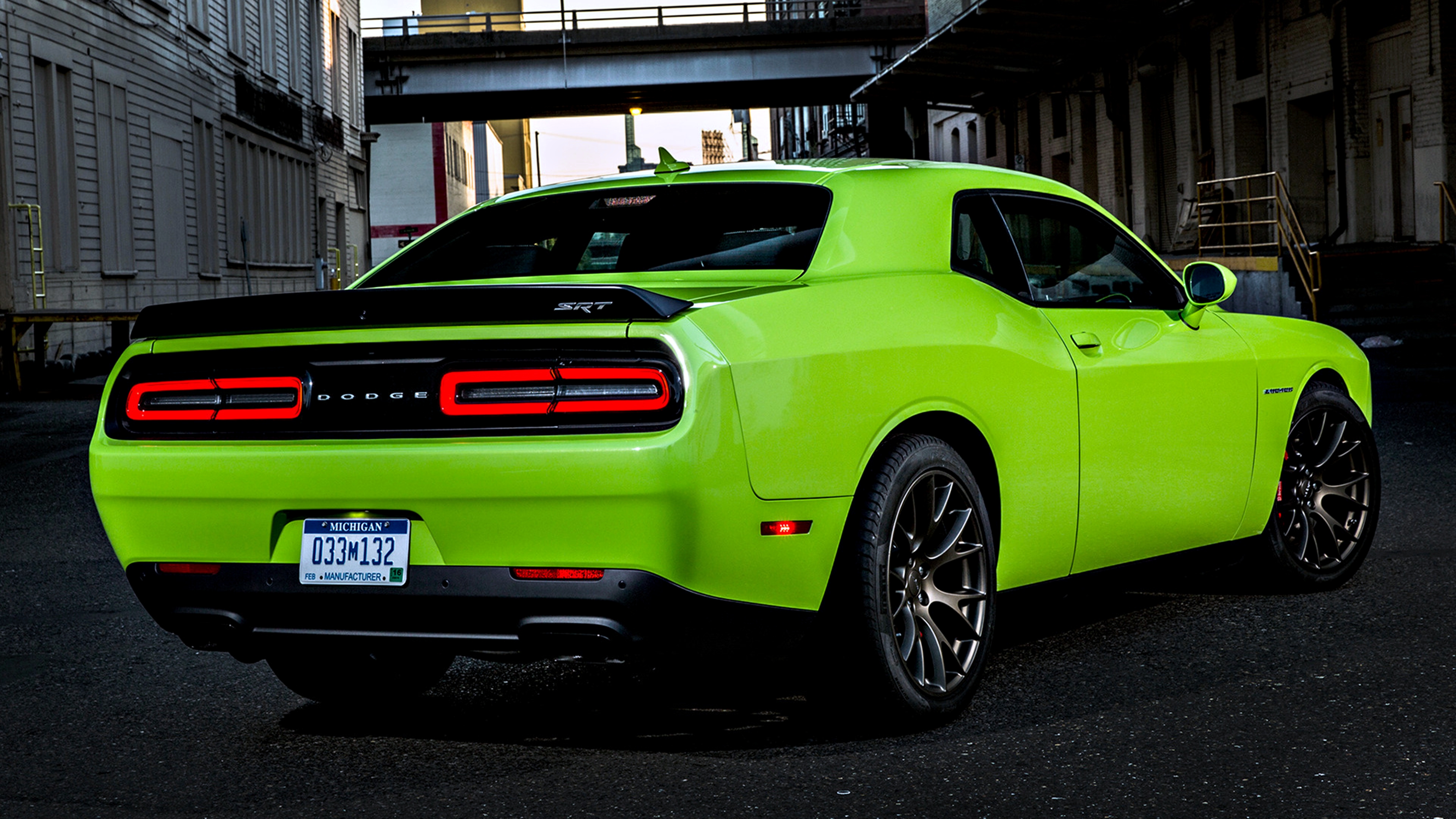 Hd Wallpaper - Dodge Challenger Srt Green , HD Wallpaper & Backgrounds