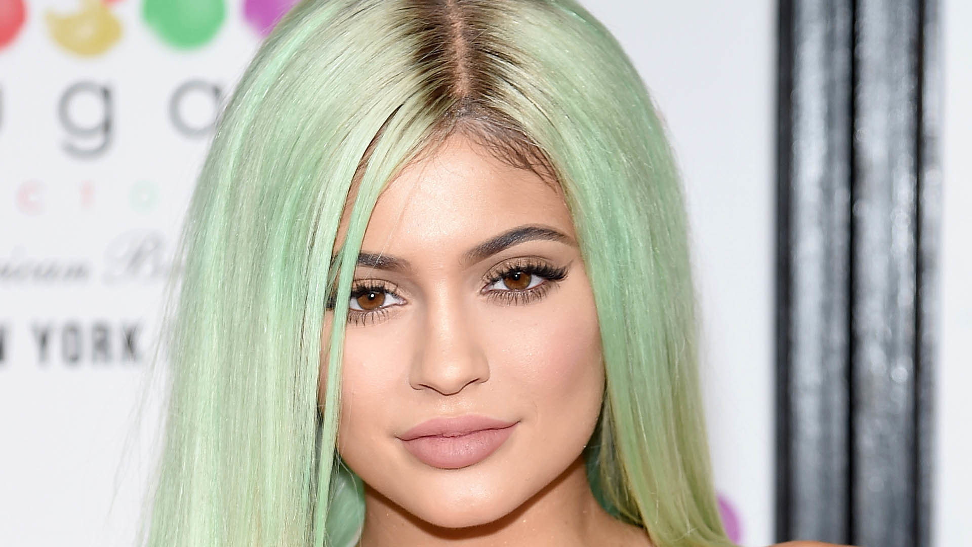 Kylie Jenner, Wallpapers, Iphone Wallpapers, Other, - Kylie Jenner Wearing Wig , HD Wallpaper & Backgrounds
