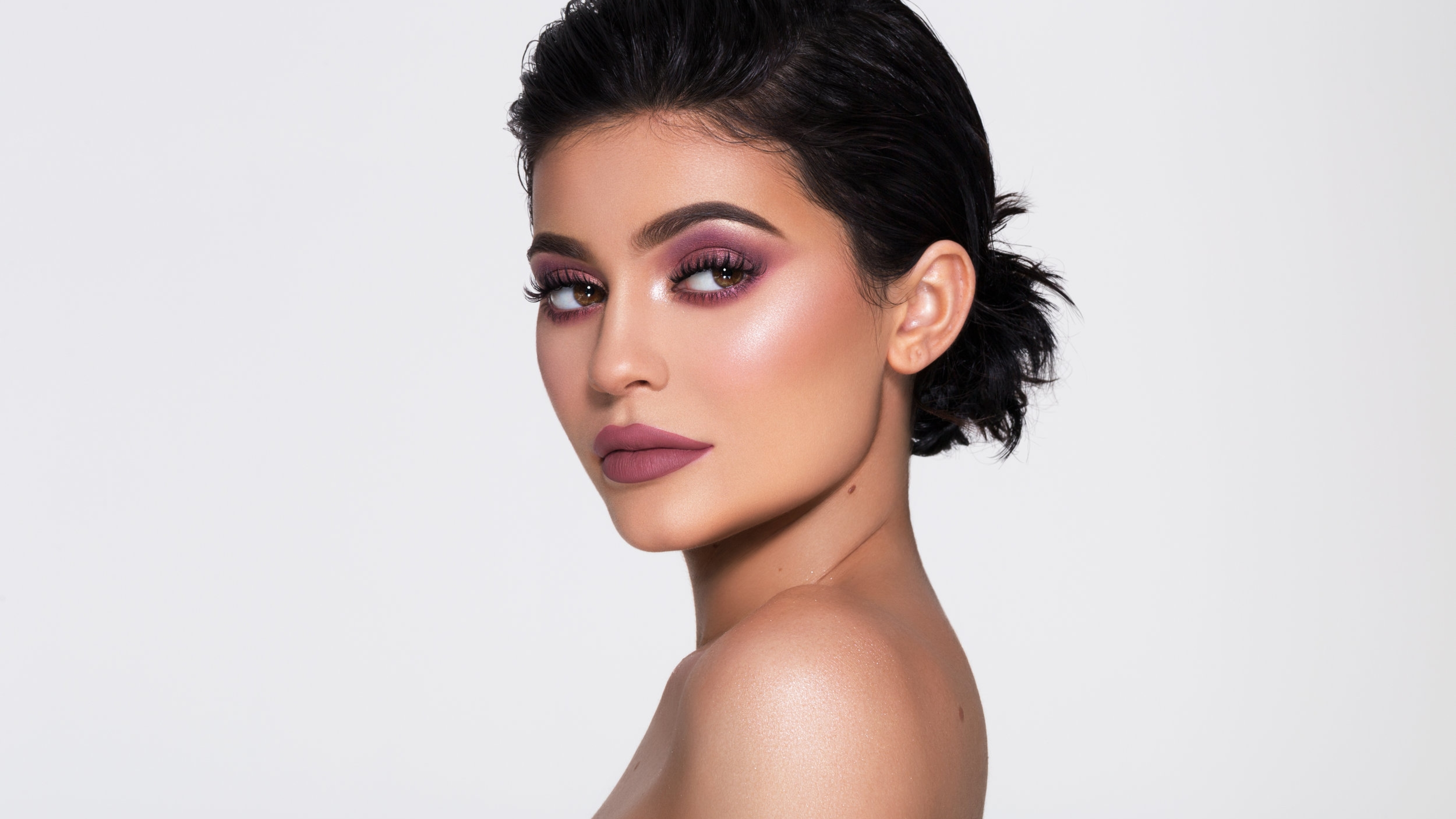 Kylie Jenner Hd Wallpapers 4k & 8k Kylie Jenner Photos, - Kylie Cosmetics Topshop , HD Wallpaper & Backgrounds