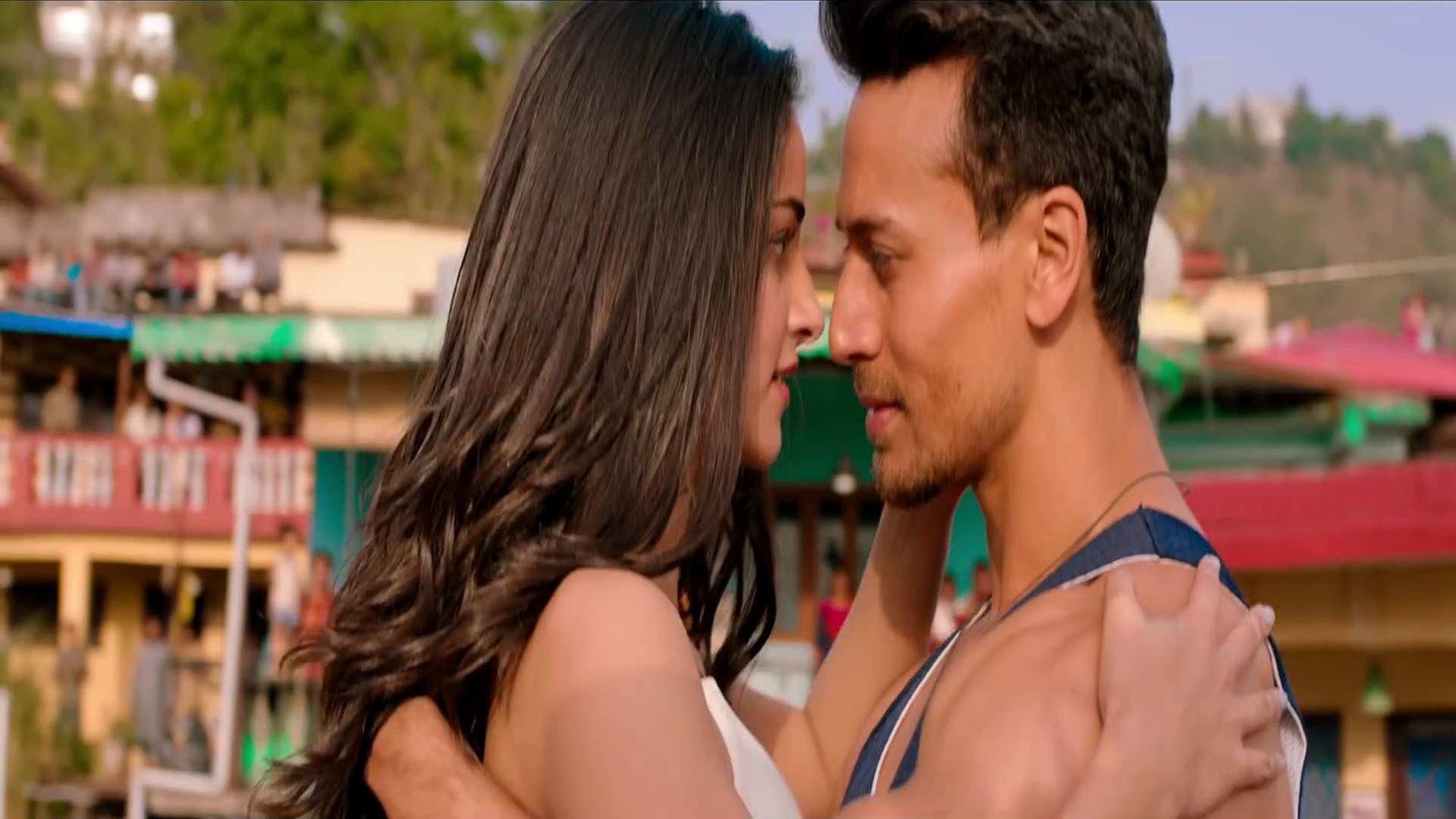 Tiger Shroff Romance With Actress In Movie Student - Tiger Shroff In Student Of The Year , HD Wallpaper & Backgrounds