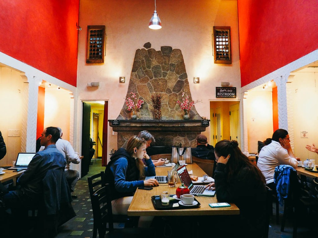 It - Cafe Paloalto Laptop , HD Wallpaper & Backgrounds