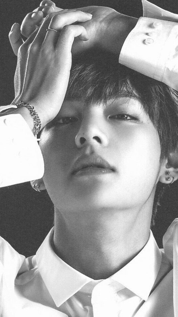 V Lockscreen Taetae - Kim Taehyung Black And White , HD Wallpaper & Backgrounds