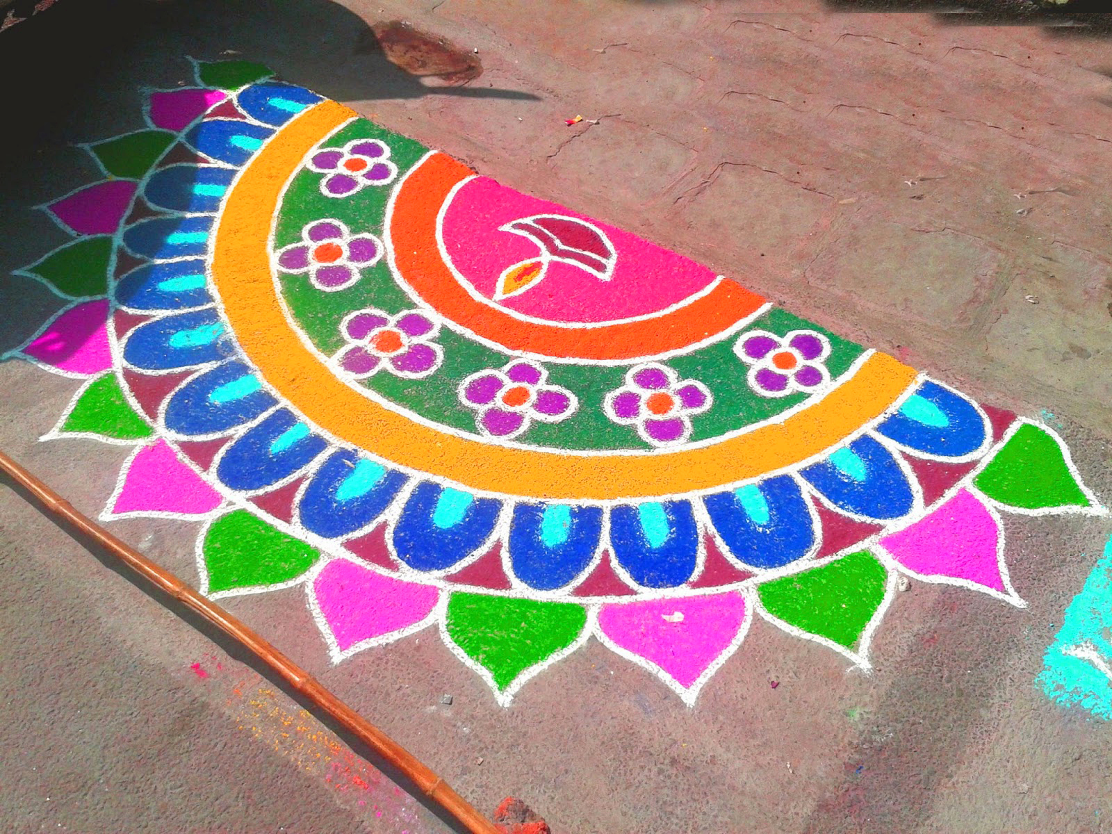 Stylish Rangoli Design Colorfull Rangoli Designs Entrance - Easy Rangoli For Diwali , HD Wallpaper & Backgrounds