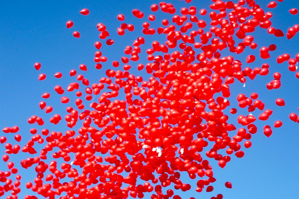 Download Pics Of Red Balloons In The Sky Sith Wallpaper - Red Balloons In The Sky , HD Wallpaper & Backgrounds