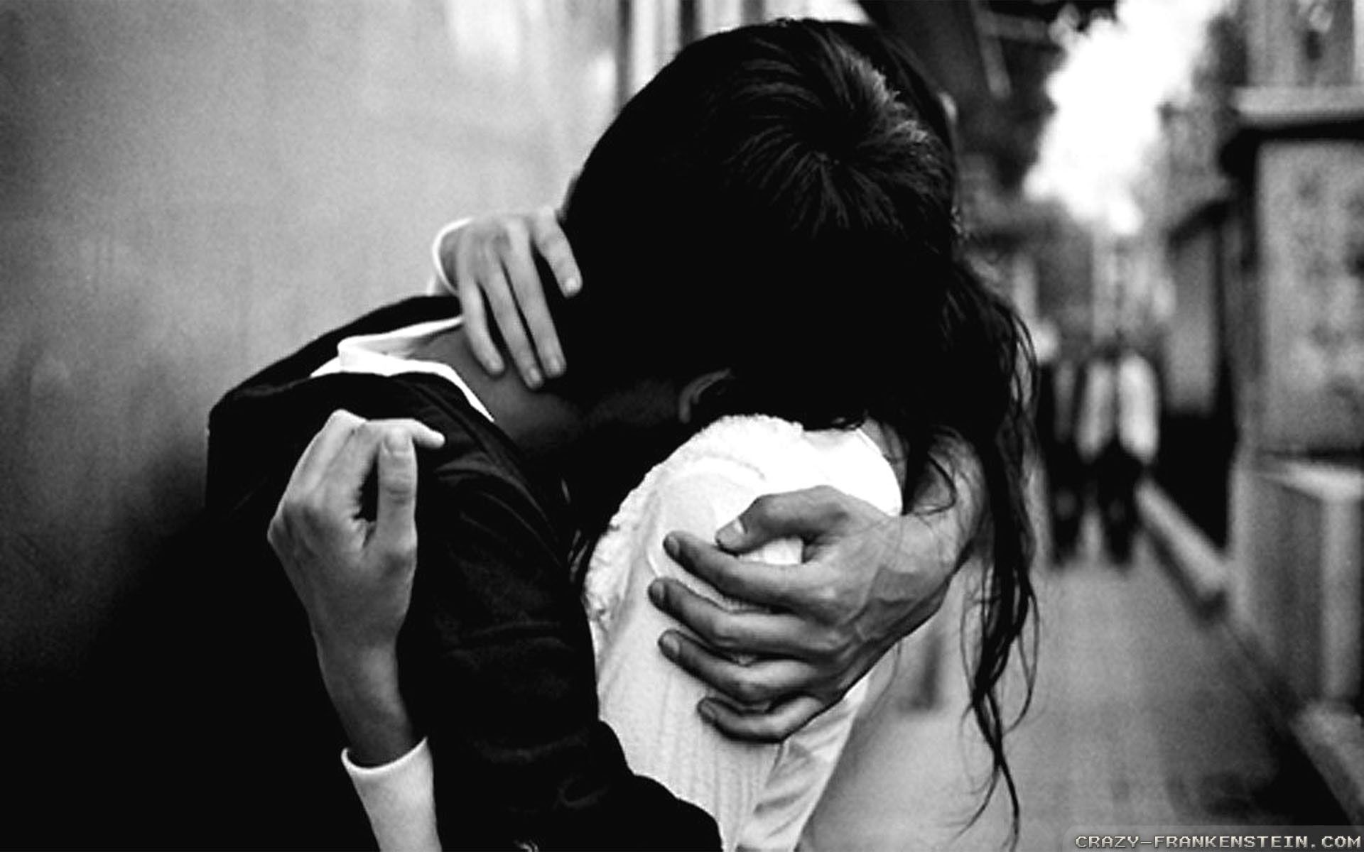 Cute Couple Hug Black And White Wallpaper - Couple Hugging Black And White , HD Wallpaper & Backgrounds