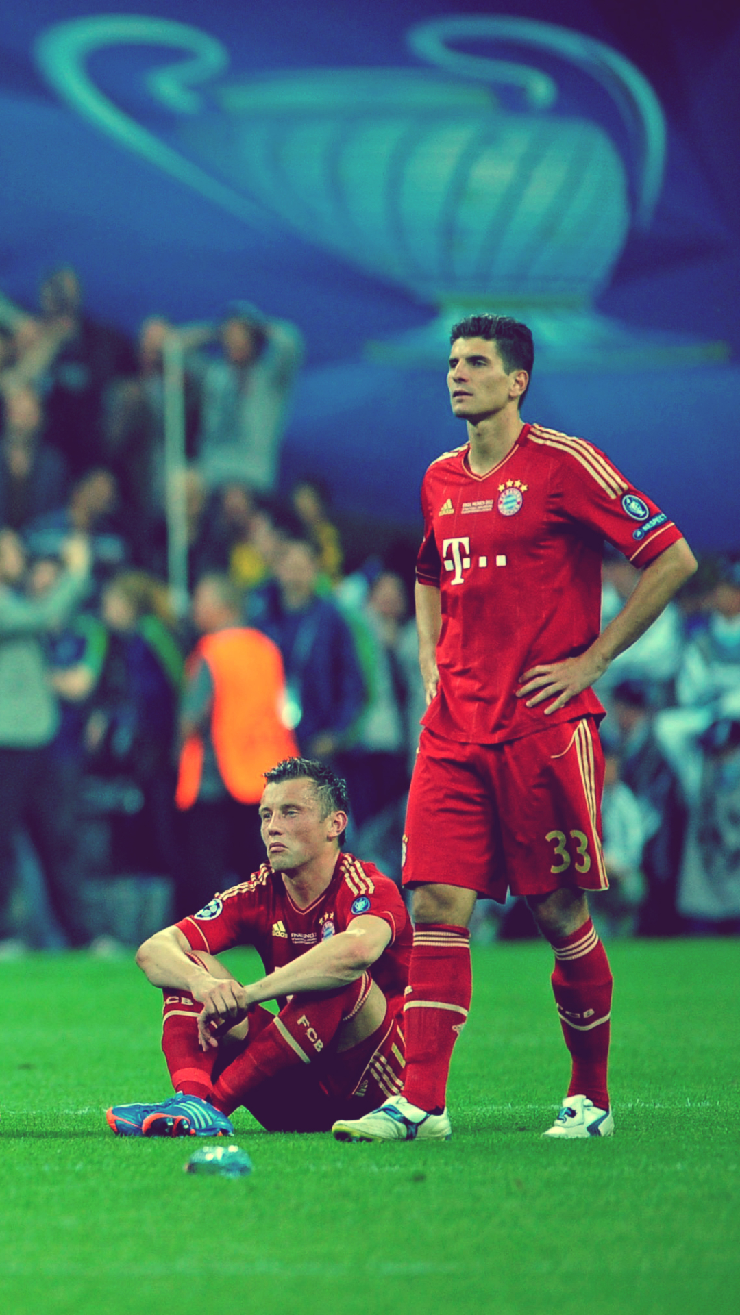 Sports / Fc Bayern Munich Mobile Wallpaper - Kick Up A Soccer Ball , HD Wallpaper & Backgrounds