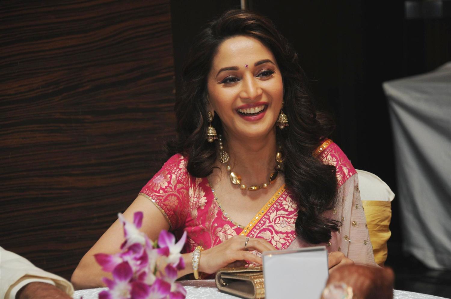 Madhuri Dixit Nene Hd Wallpapers Madhuri Dixit 463 - Madhuri Dixit Hd , HD Wallpaper & Backgrounds