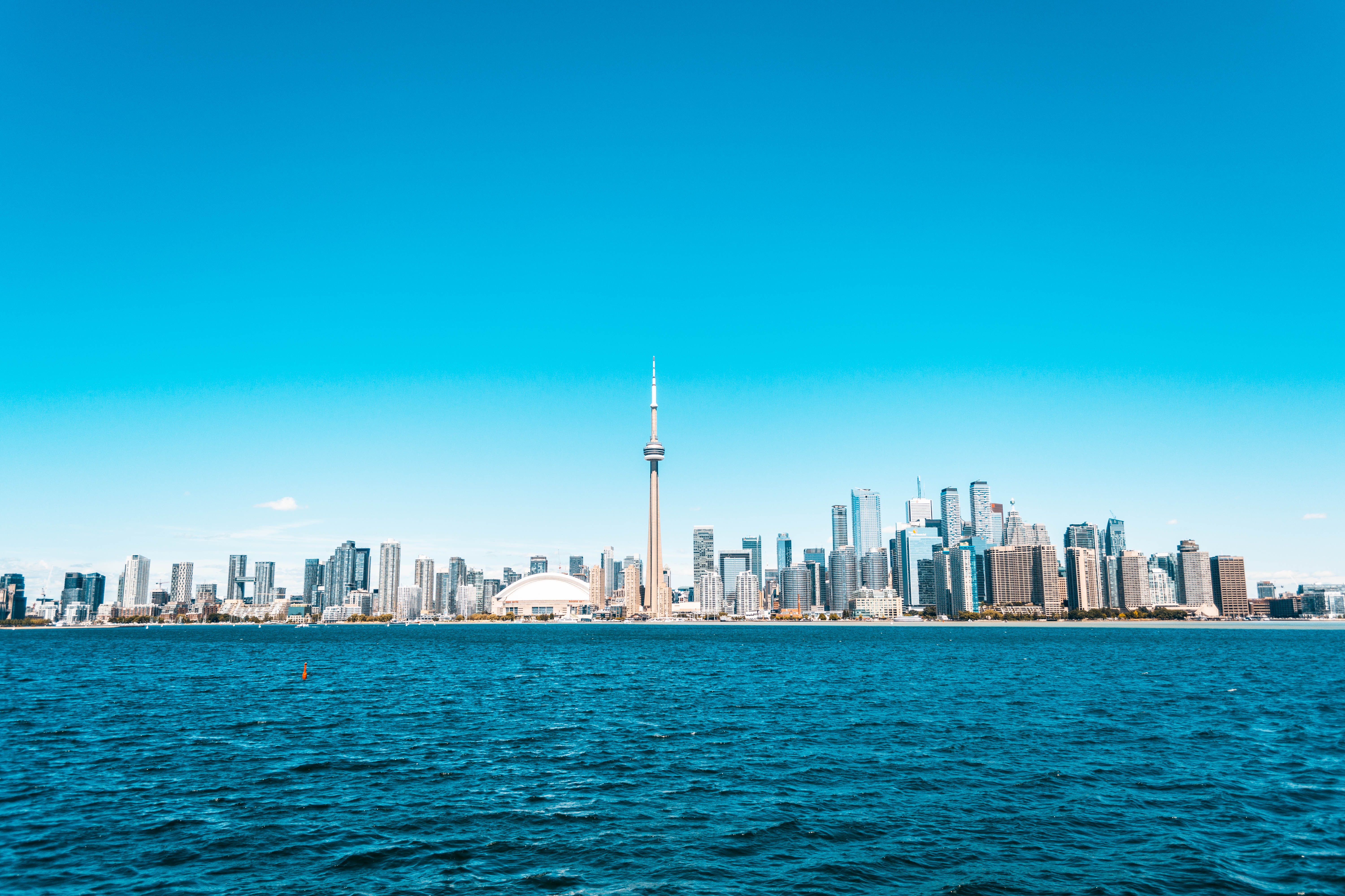 City Buildings Near Sea Under Blue Sky - Skyline , HD Wallpaper & Backgrounds