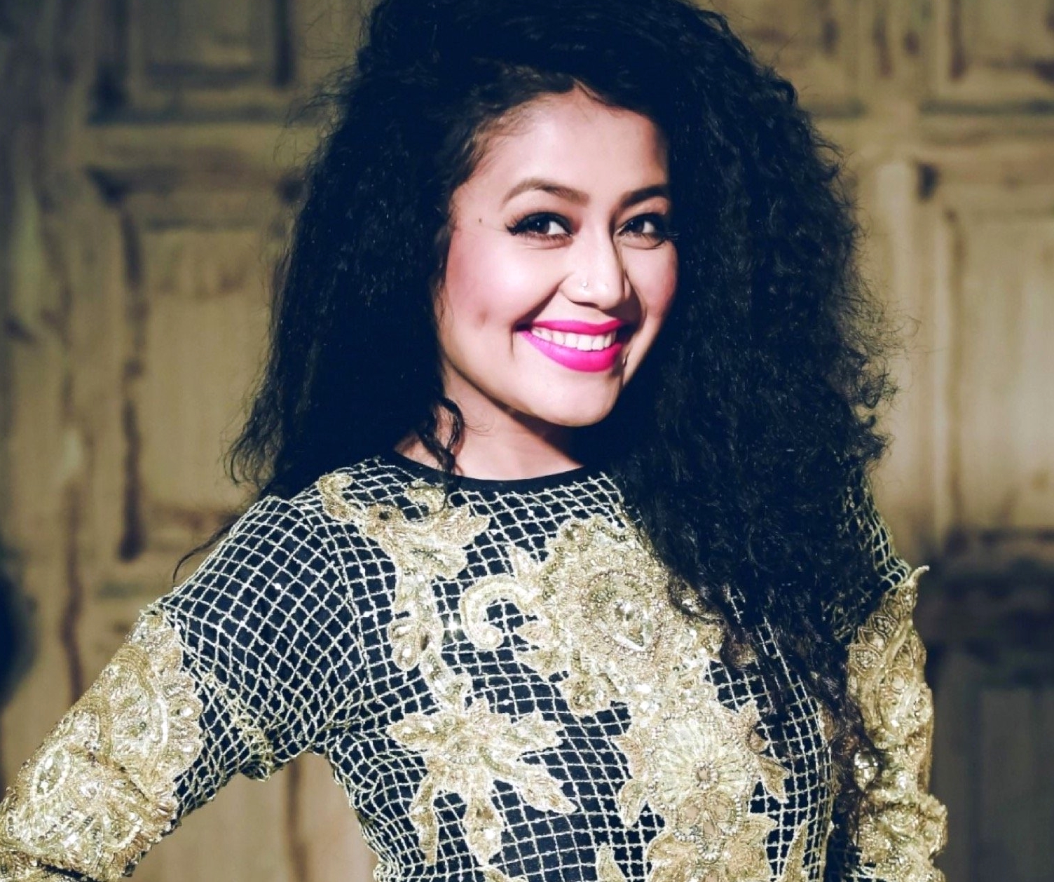 Neha Kakkar Beautiful Hd Pics Wallpapers Amp Biography - Neha Kakkar Real Phone Number , HD Wallpaper & Backgrounds