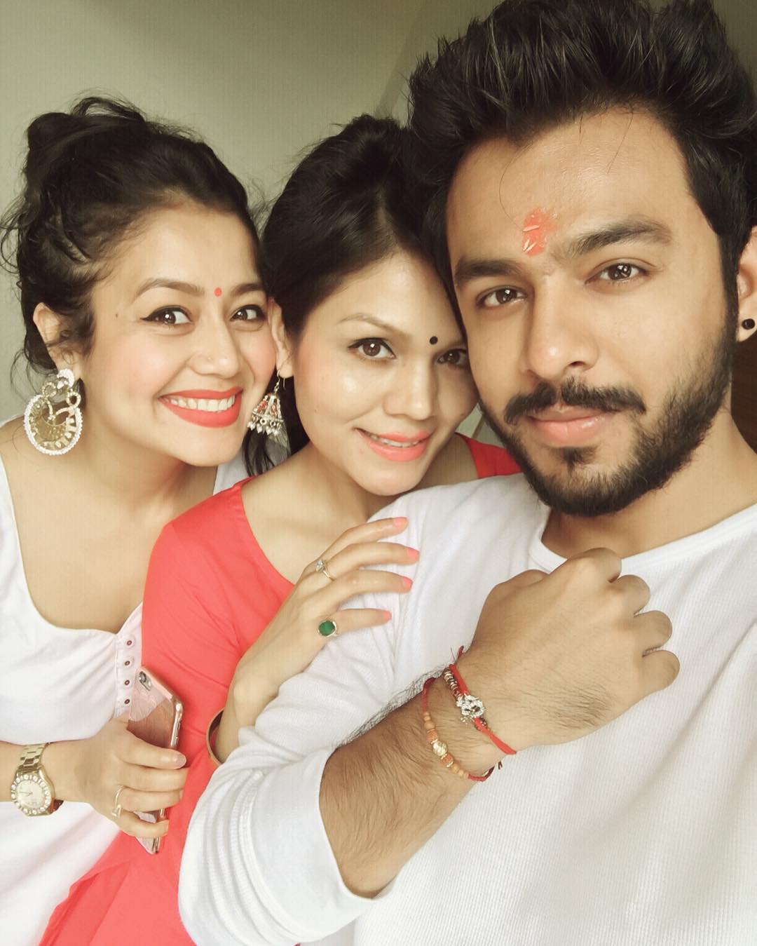 Neha - Sonu Kakkar And Neha Kakkar And Tony Kakkar , HD Wallpaper & Backgrounds