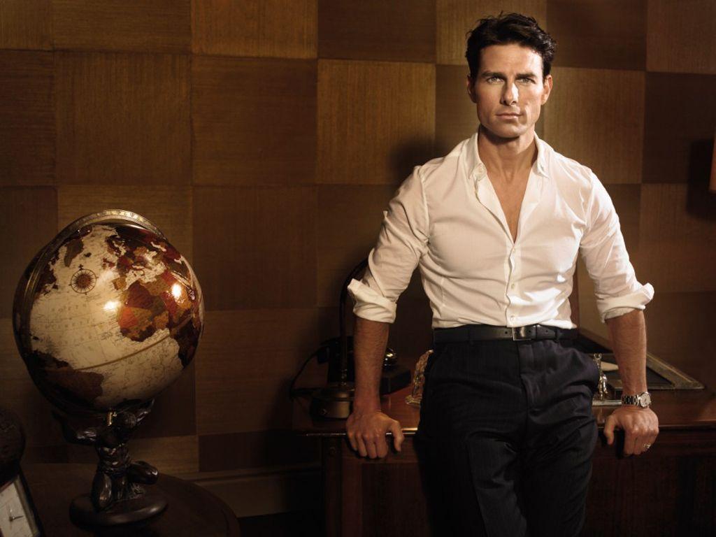 Tom Cruise Portrait With Globe Wallpaper 1024×768 - Tom Cruise , HD Wallpaper & Backgrounds