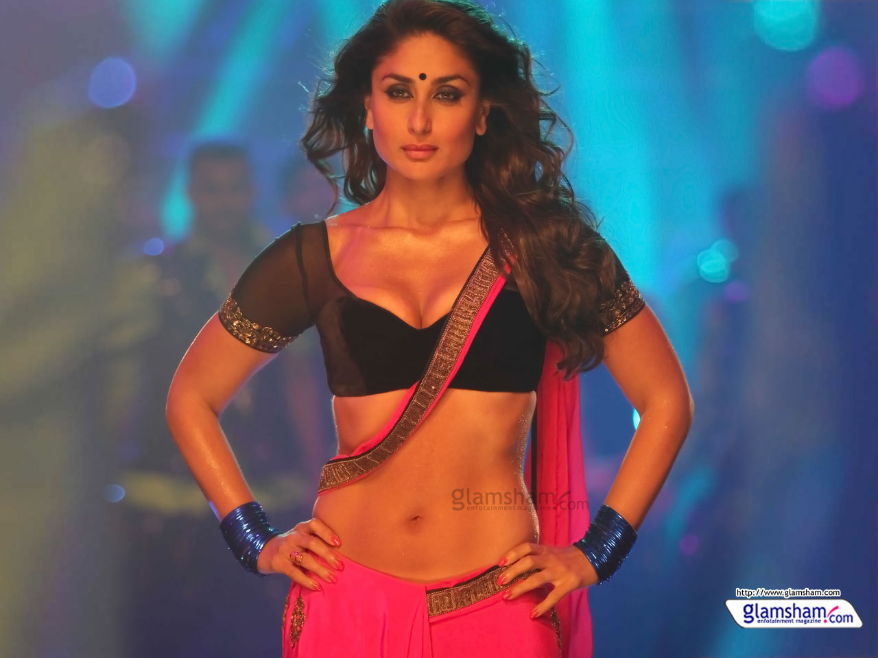 Heroine Movie Wallpaper 40383 Glamsham - Kareena Kapoor In Halkat Jawaani , HD Wallpaper & Backgrounds