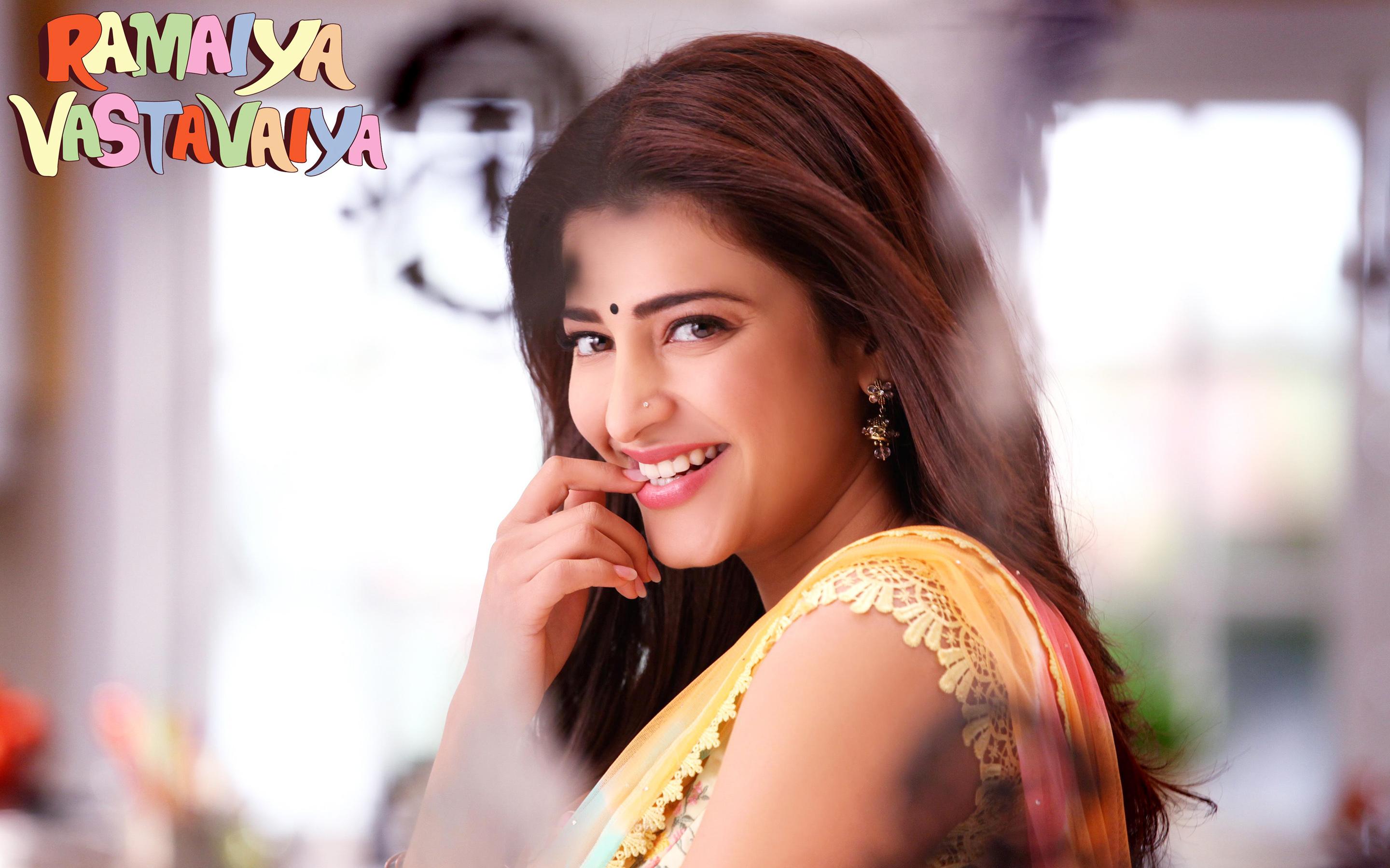 Bollywood Heroine Wallpaper - Ramaiya Vastavaiya Heroine Name , HD Wallpaper & Backgrounds