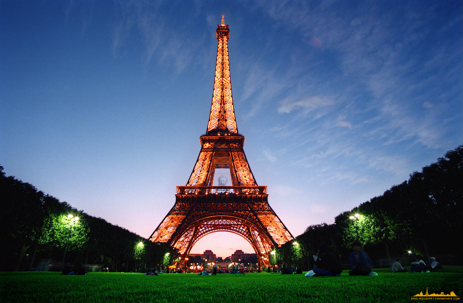 Eiffel Tower Wallpaper Free Download , HD Wallpaper & Backgrounds