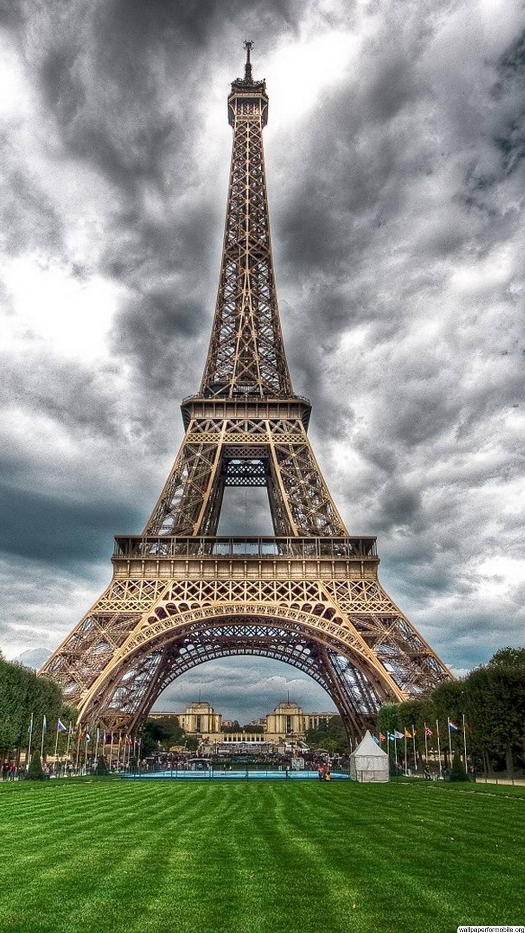 Download This Wallpaper - Eiffel Tower , HD Wallpaper & Backgrounds