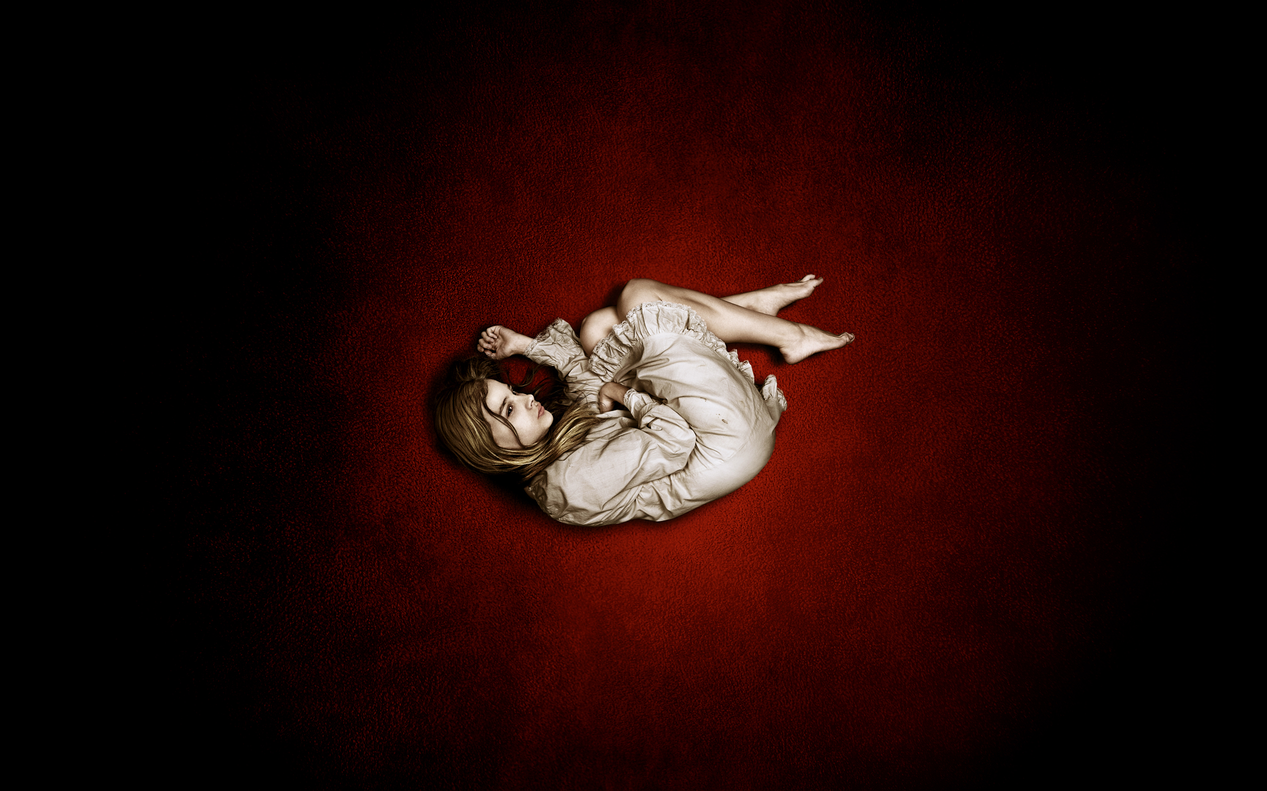 Photo Wallpaper Background, Dress, Red, Girl, Emotions, - Let Me In 2010 , HD Wallpaper & Backgrounds