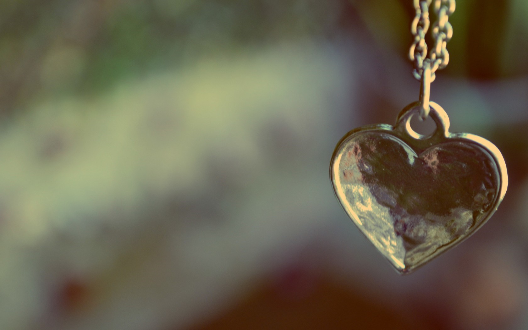 Pendant Heart Jewelery Hand - Heart Necklace , HD Wallpaper & Backgrounds