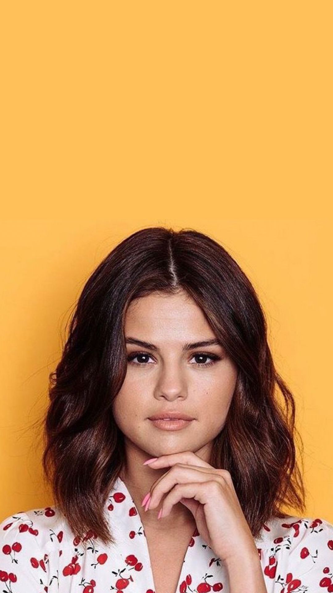 Wallpaper For Iphone 6 , 6s , And 7 💛 Selena Gomez - Selena Gomez In Short Hairs , HD Wallpaper & Backgrounds