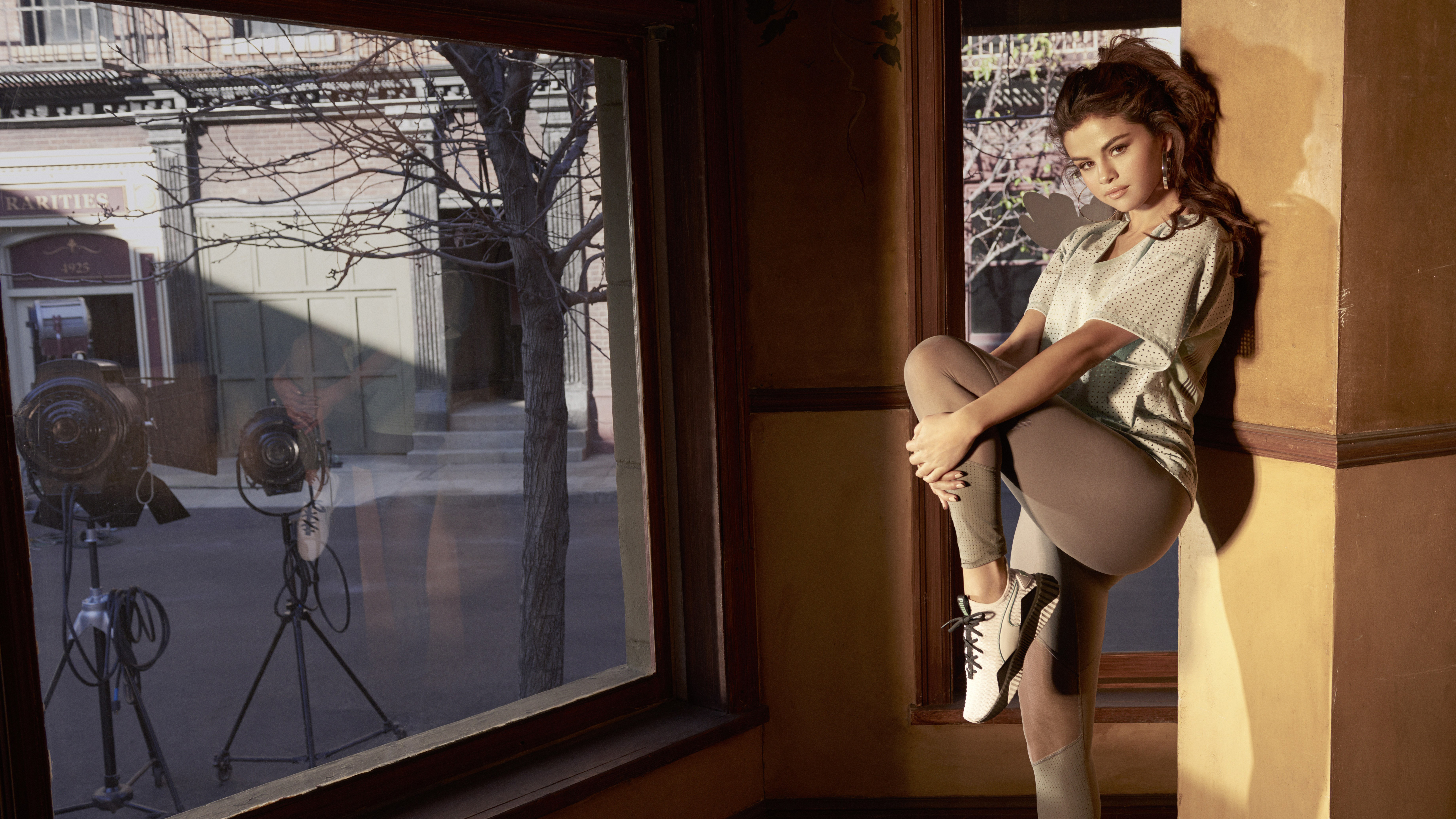Selena Gomez Puma Sneakers 4k 8k Wallpapers - Puma Defy Campaign Selena Gomez , HD Wallpaper & Backgrounds