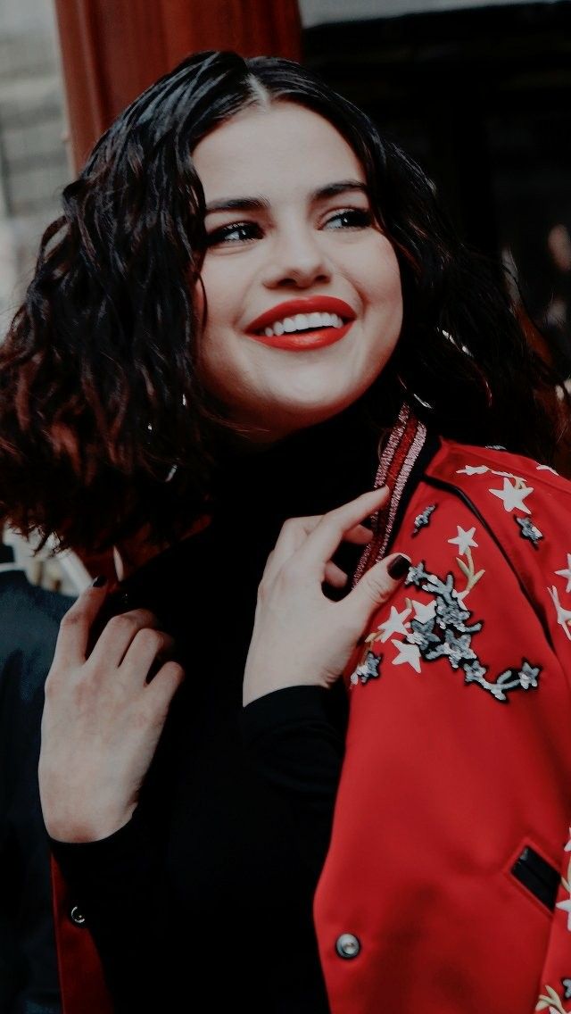 Selena Gomez Wallpaper Pin By Sara Figueira On Selena - Selena Gomez , HD Wallpaper & Backgrounds