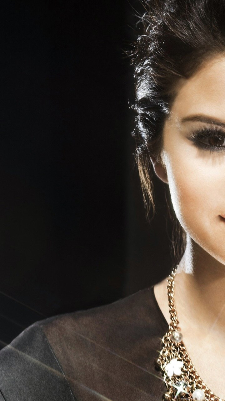 Fullscreen - Selena Gomez Photos Of Beautiful , HD Wallpaper & Backgrounds