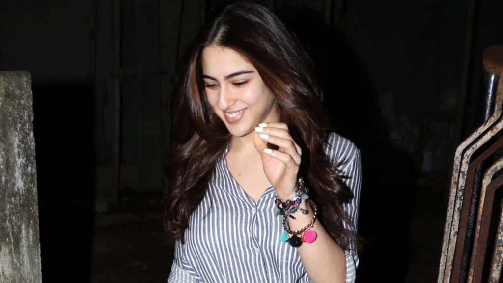 Sara Ali Khan Smile Hd Wallpaper - Full Hd Wallpaper Sara Ali Khan , HD Wallpaper & Backgrounds