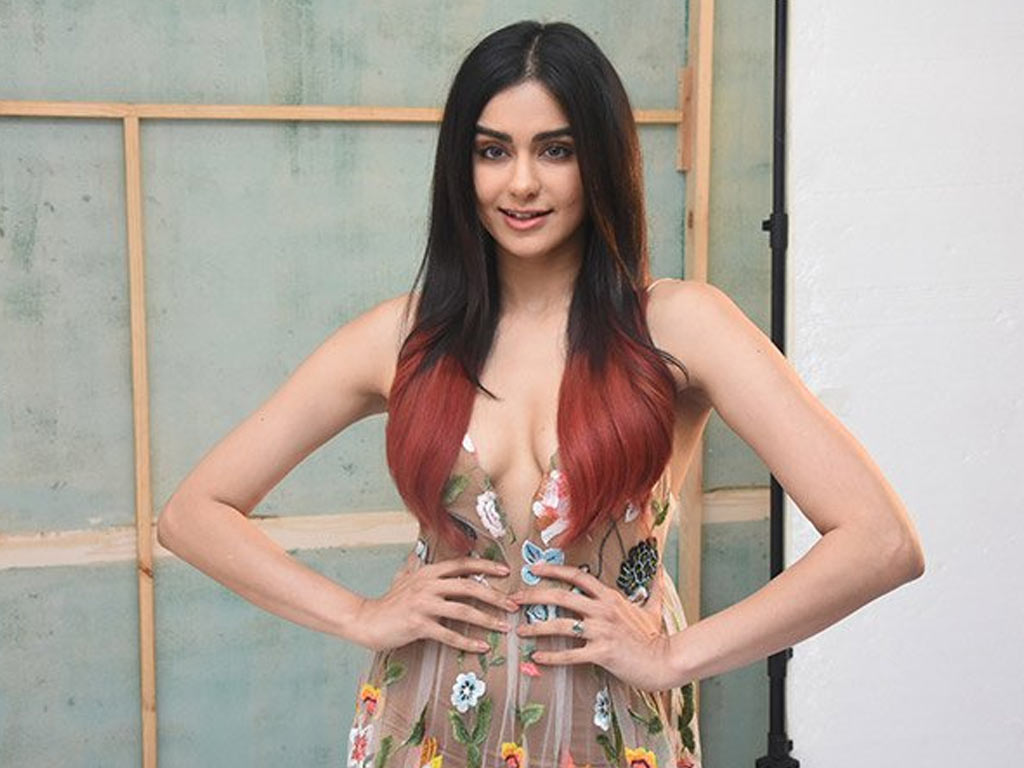 Adah Sharma - Girl , HD Wallpaper & Backgrounds