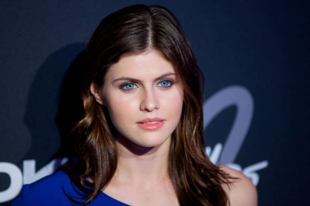 Nice Alexandra Daddario Wallpapers Hd - Hottest Actresses Hollywood , HD Wallpaper & Backgrounds